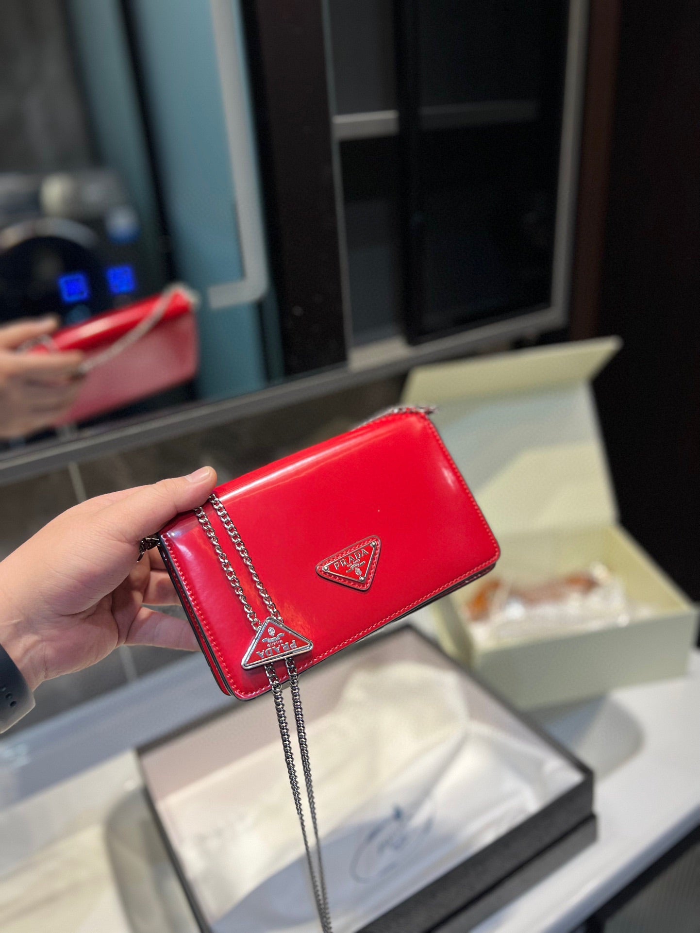 PRADA-607
