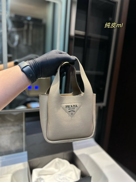 PRADA-733