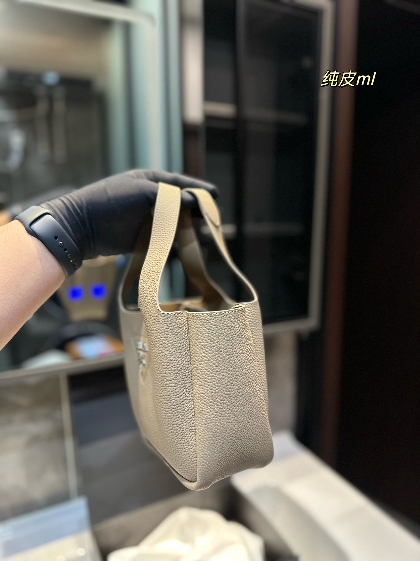 PRADA-733