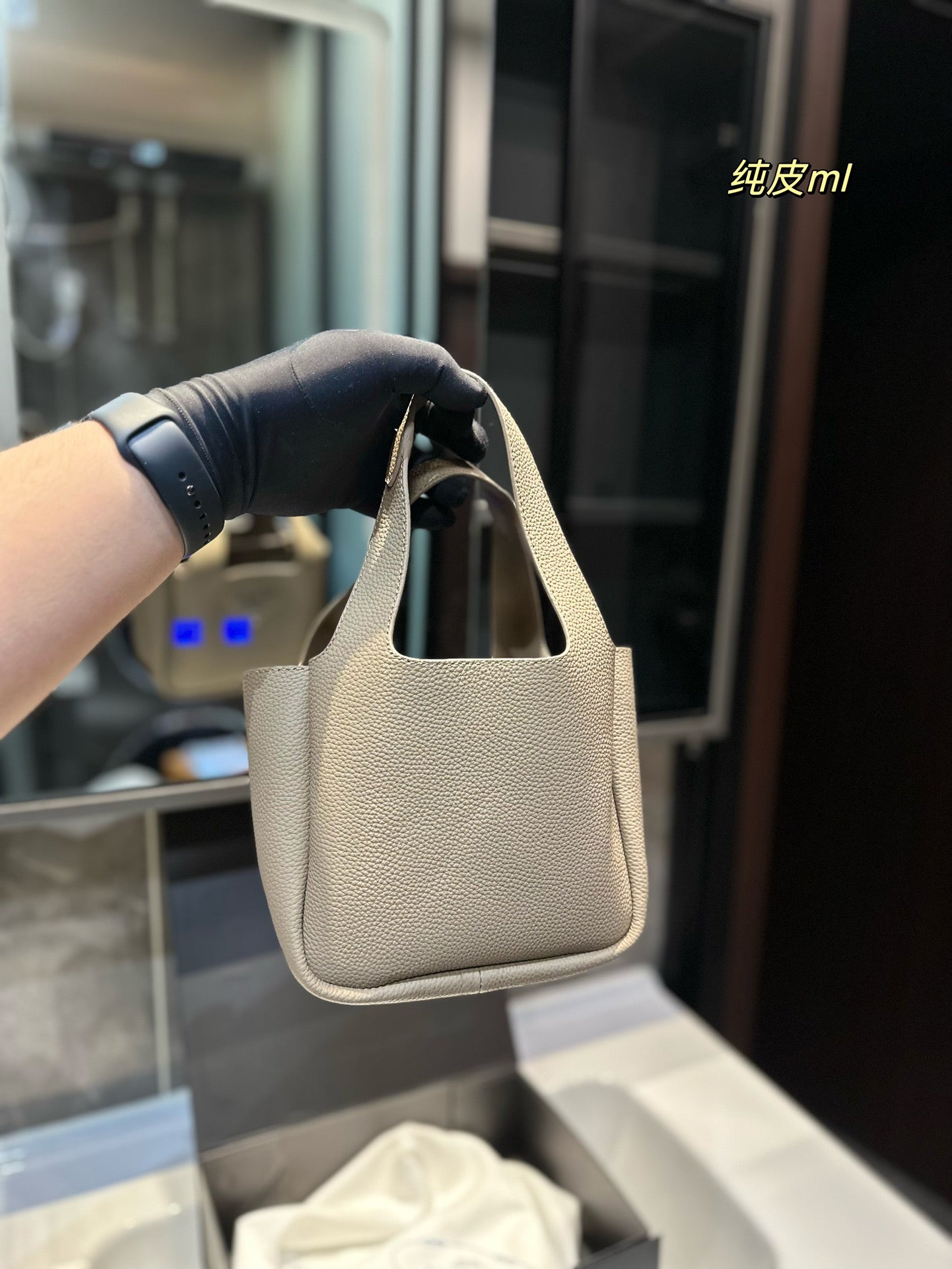 PRADA-733
