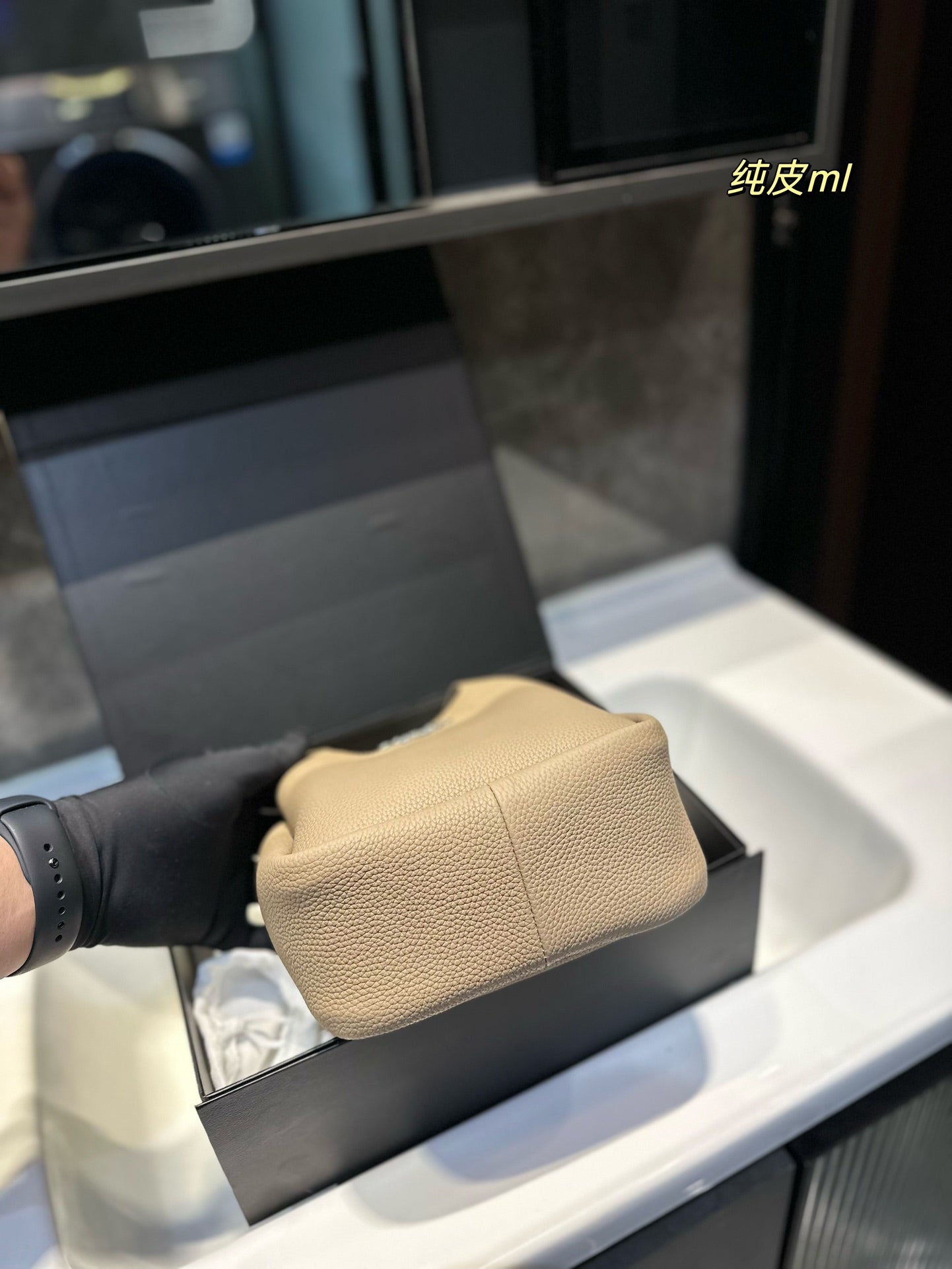 PRADA-733