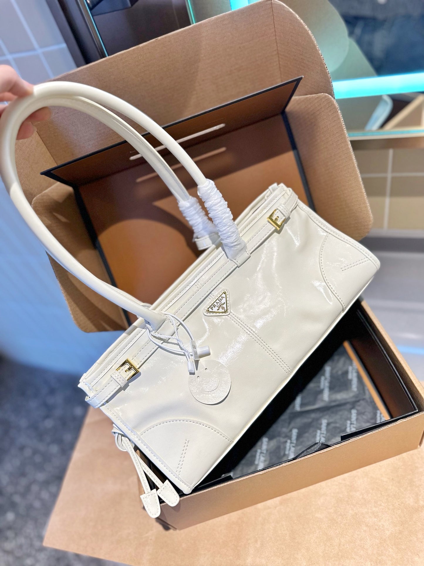 PRADA-748