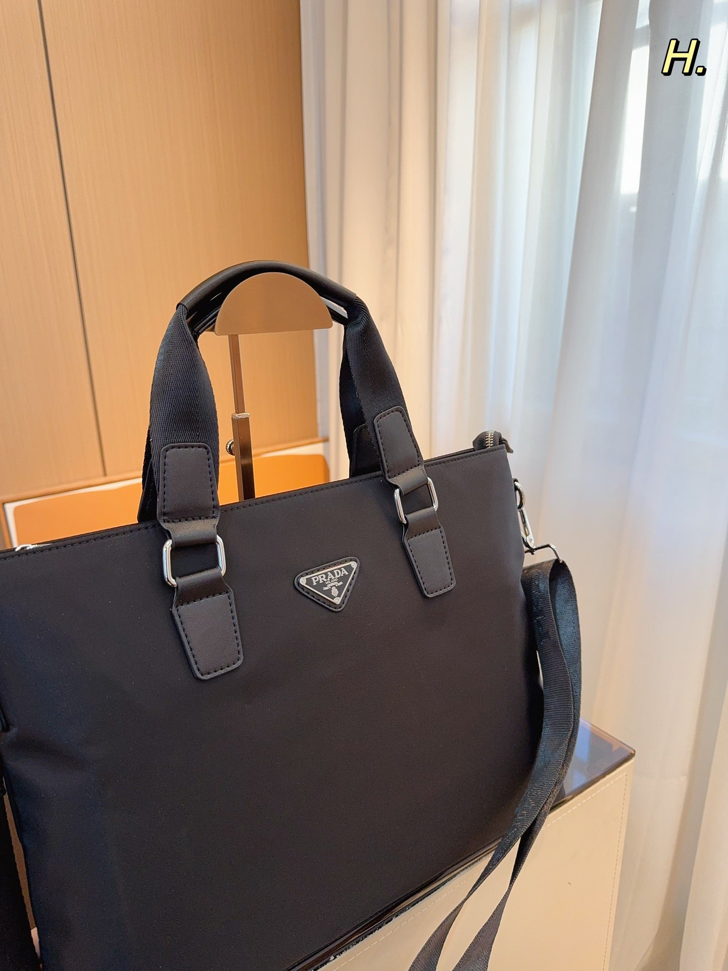 PRADA-566
