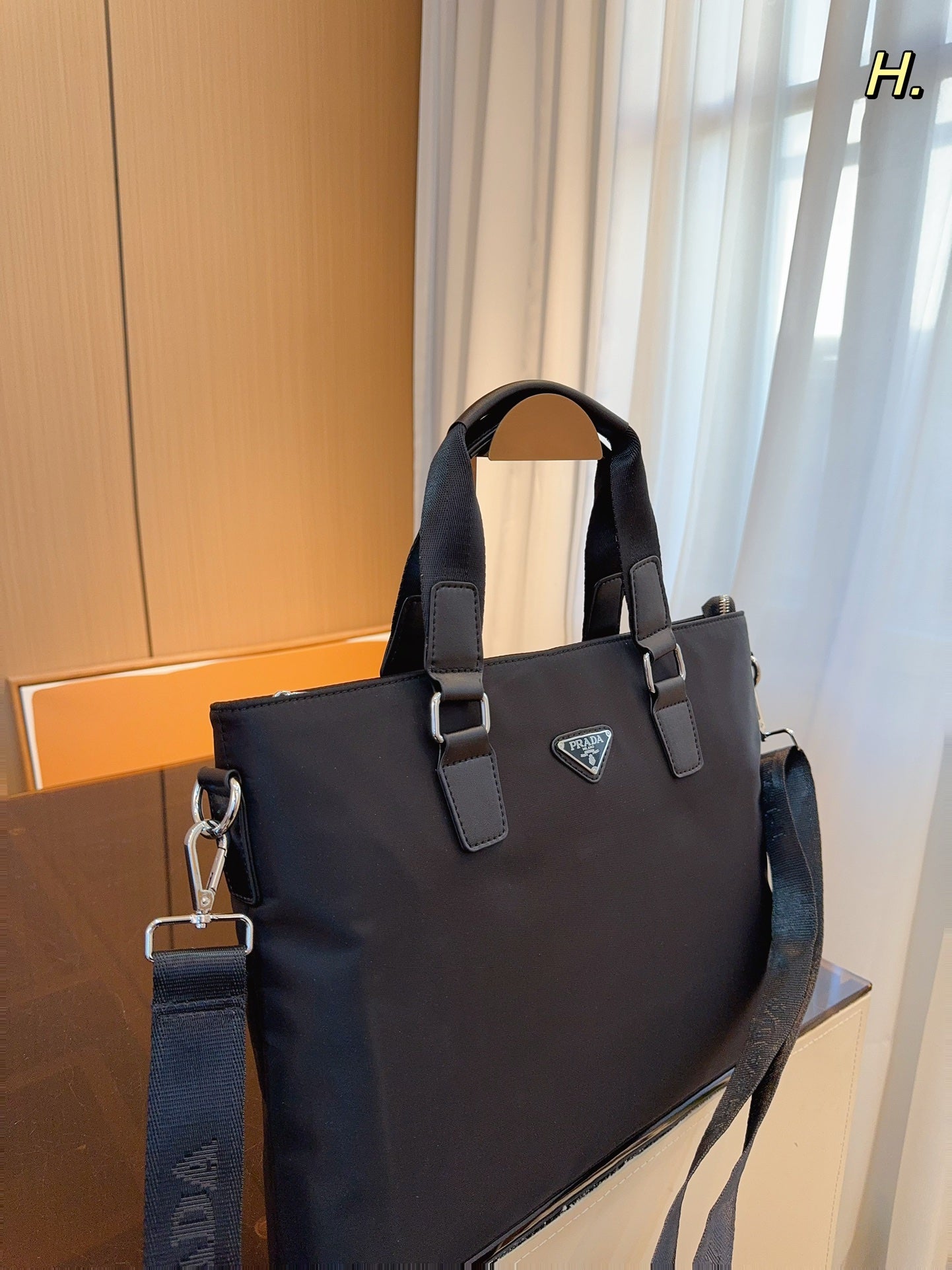 PRADA-566