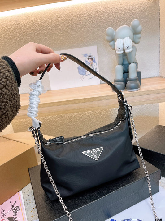 PRADA-562