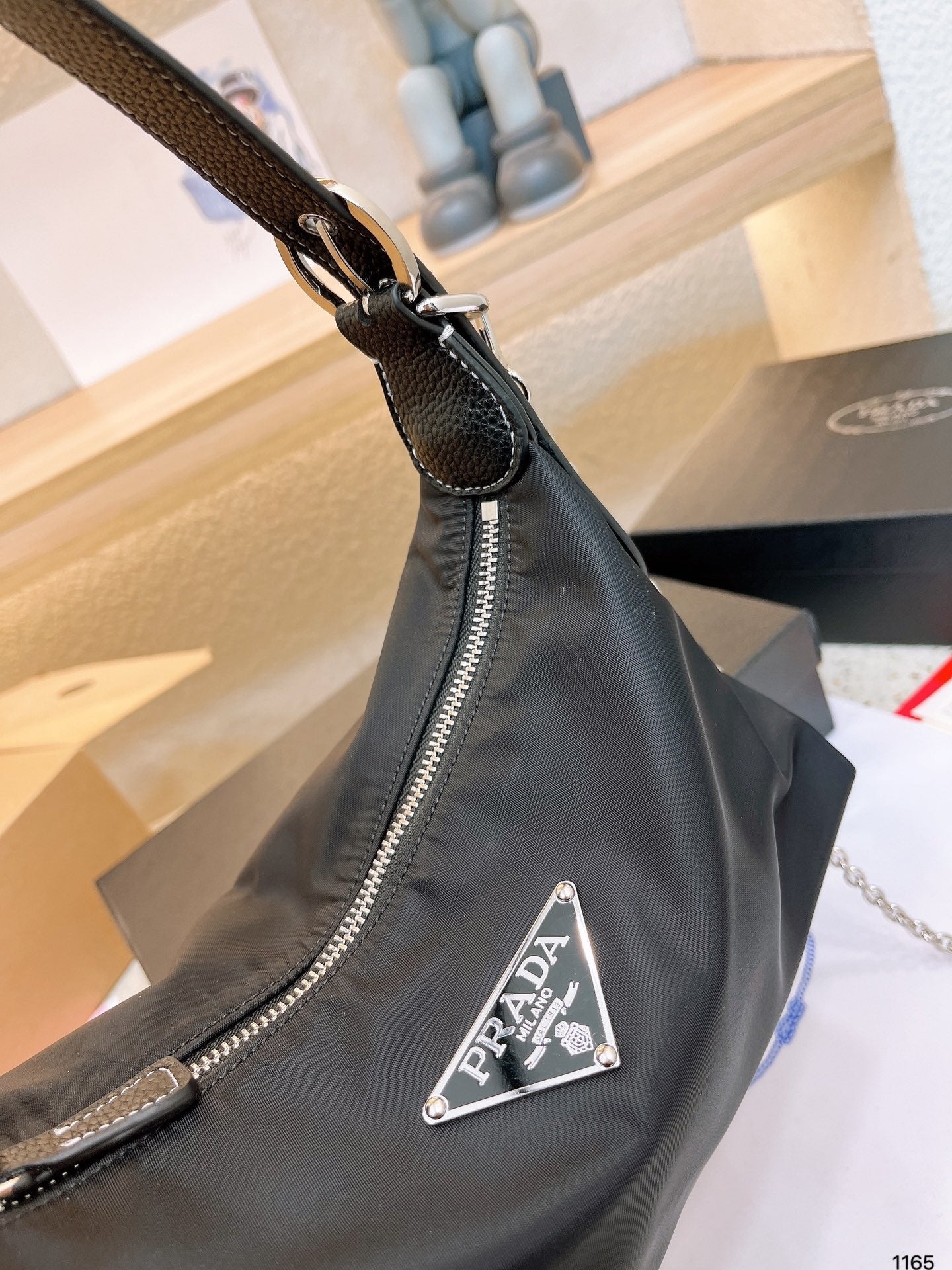 PRADA-562
