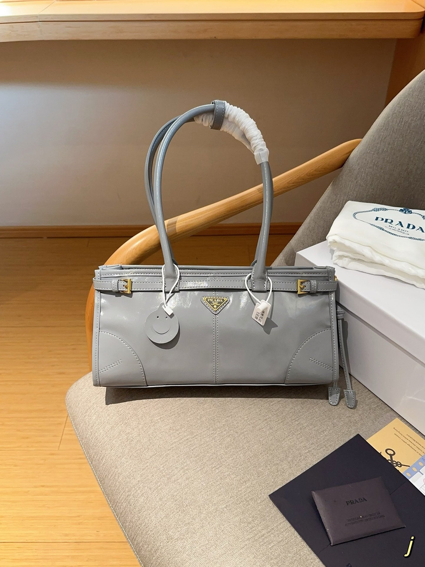 PRADA-762