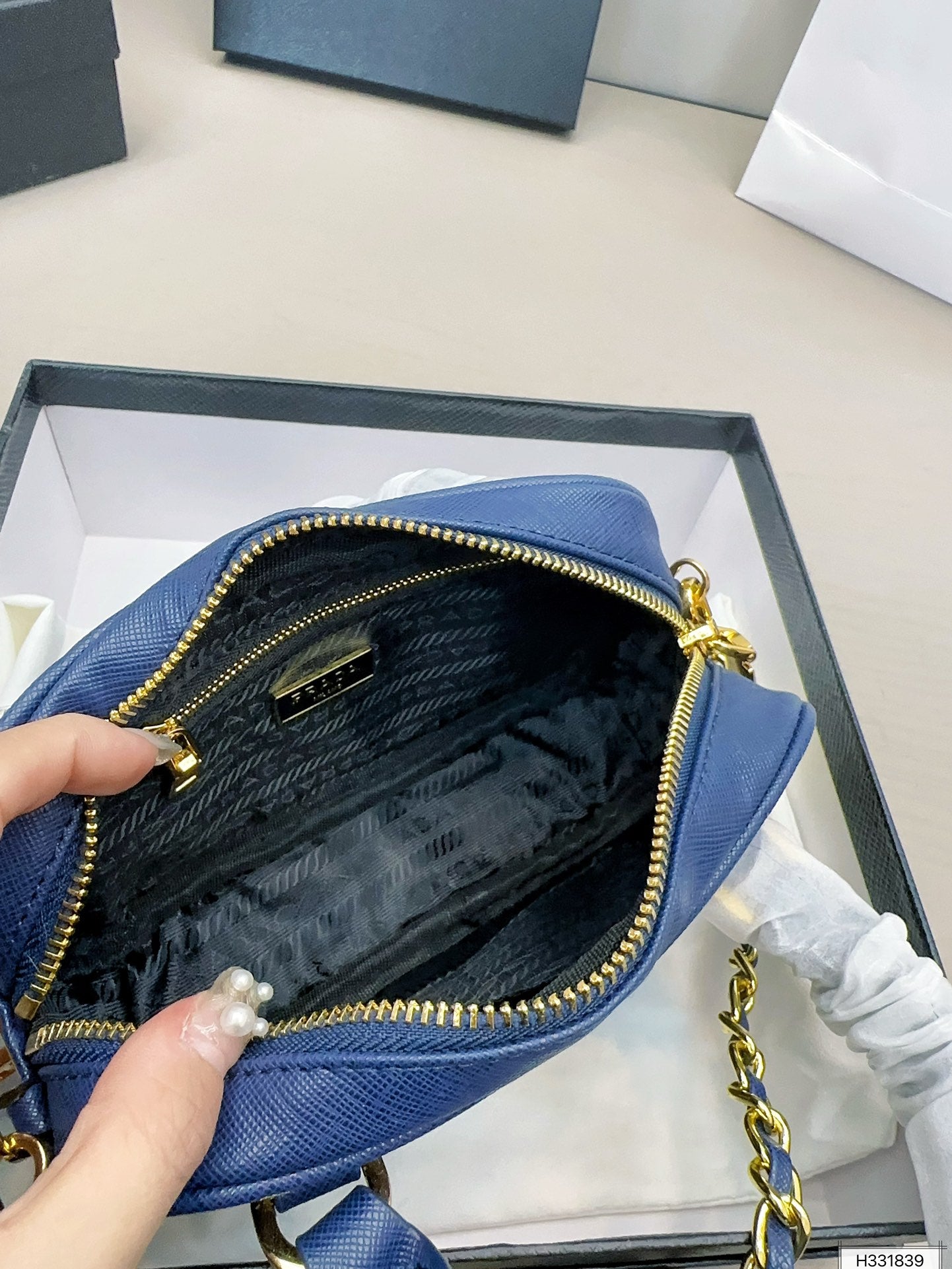 PRADA-693