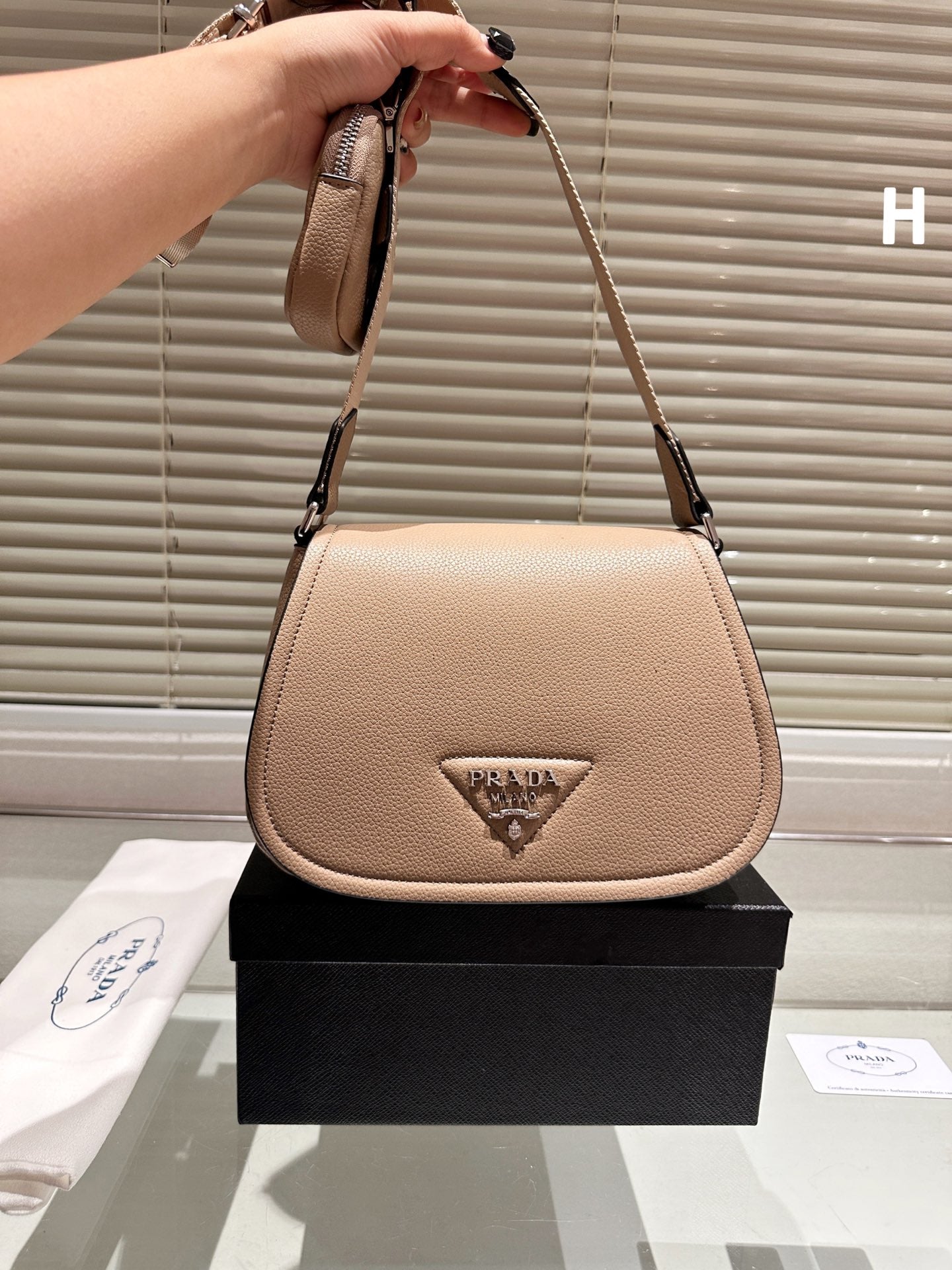 PRADA-736