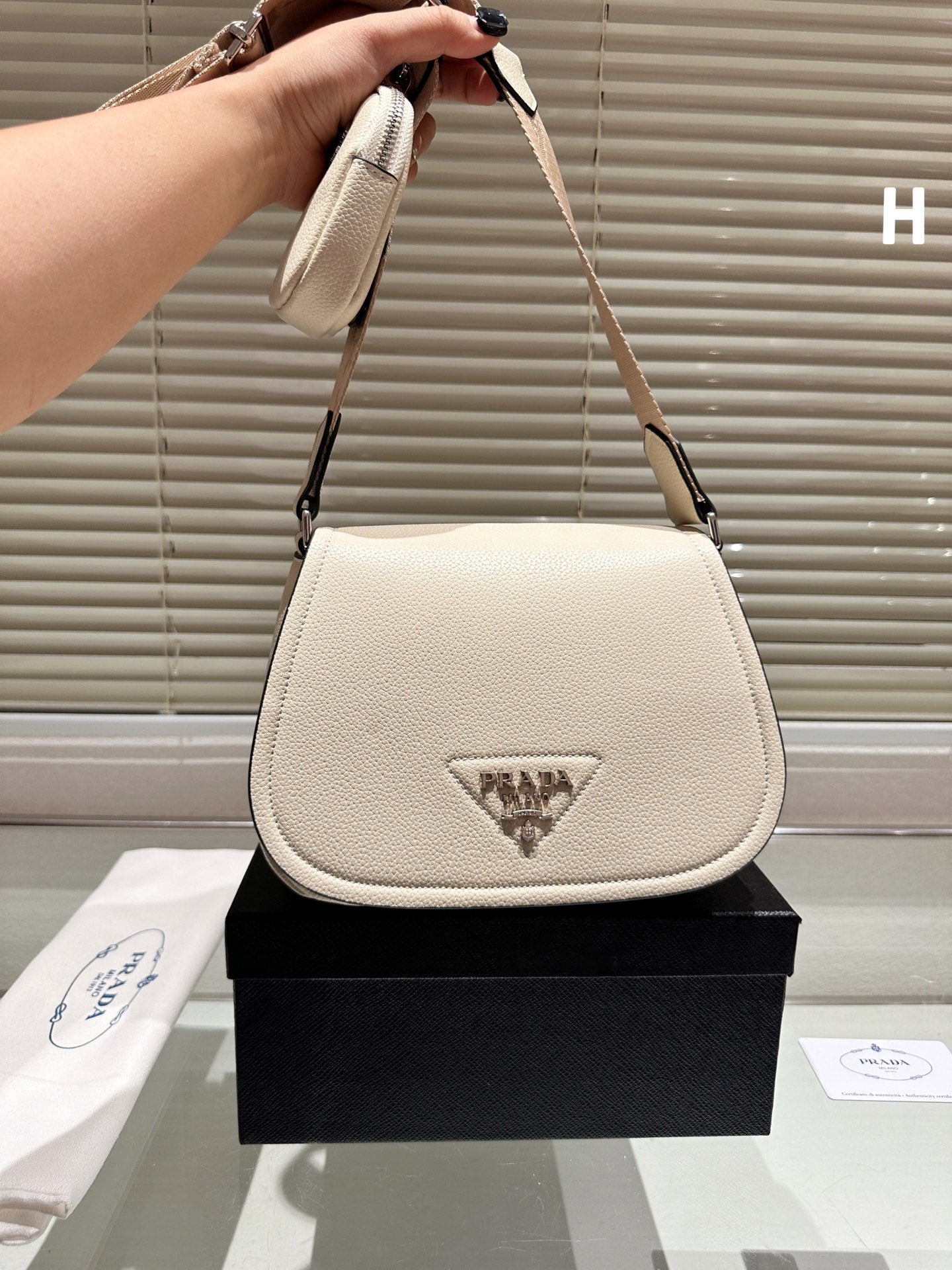 PRADA-736