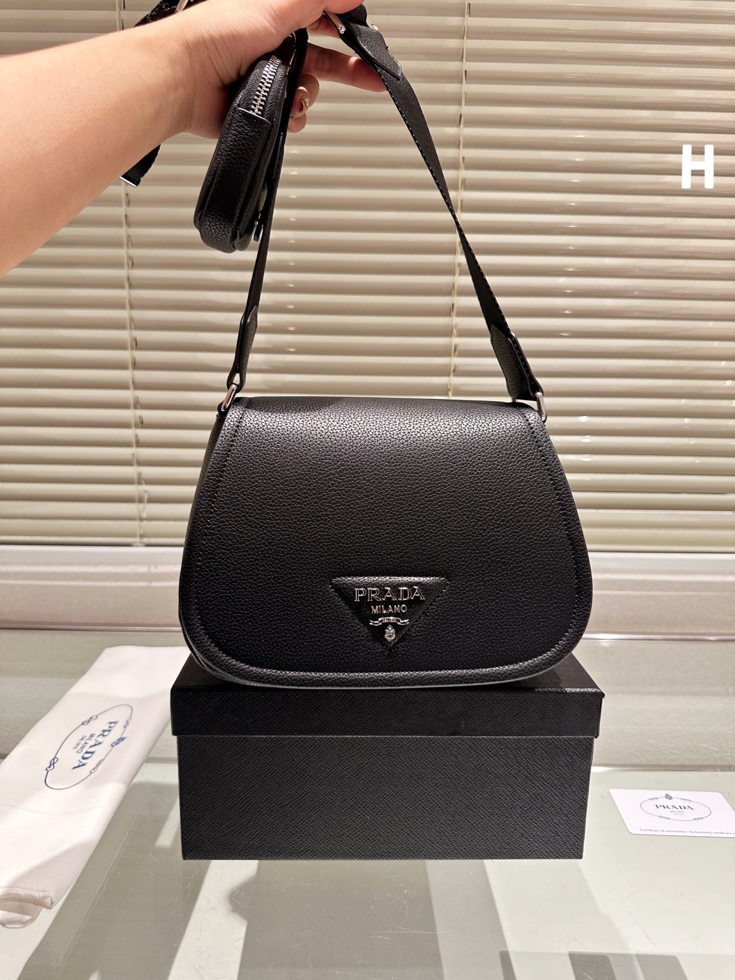 PRADA-736
