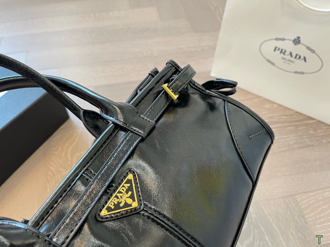 PRADA-689
