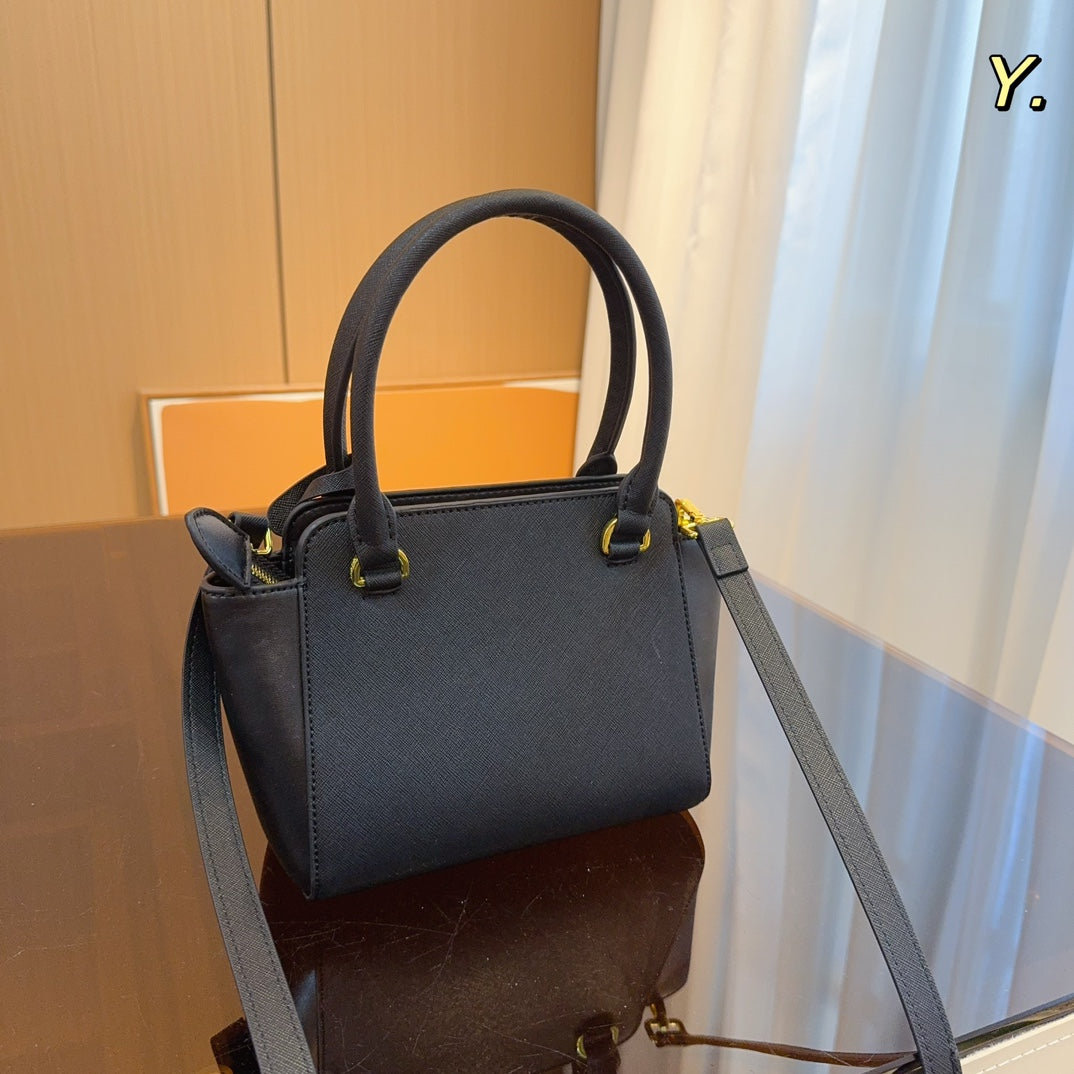 PRADA-672