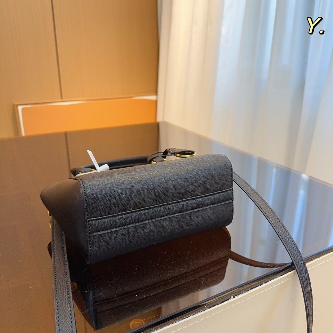 PRADA-672