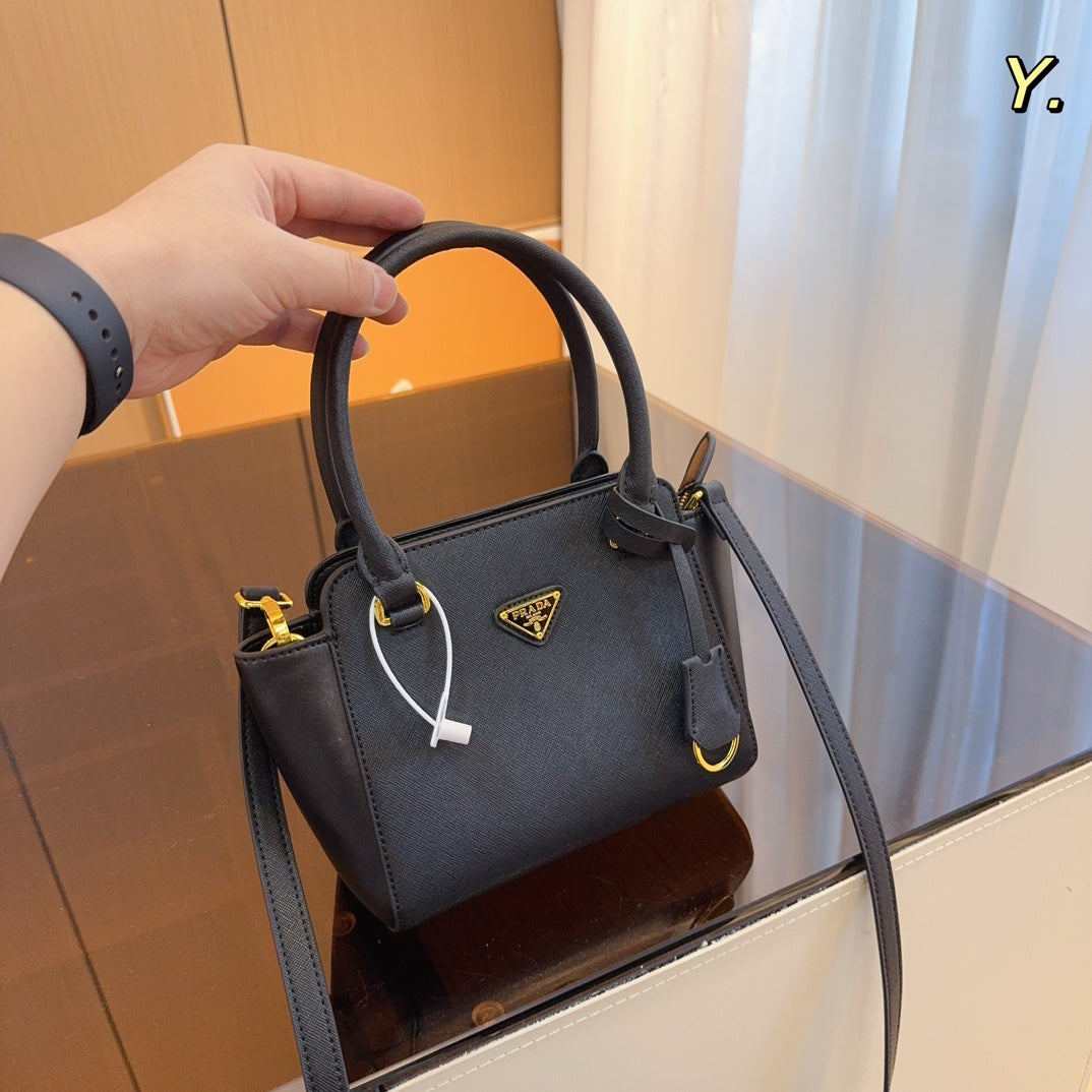 PRADA-672