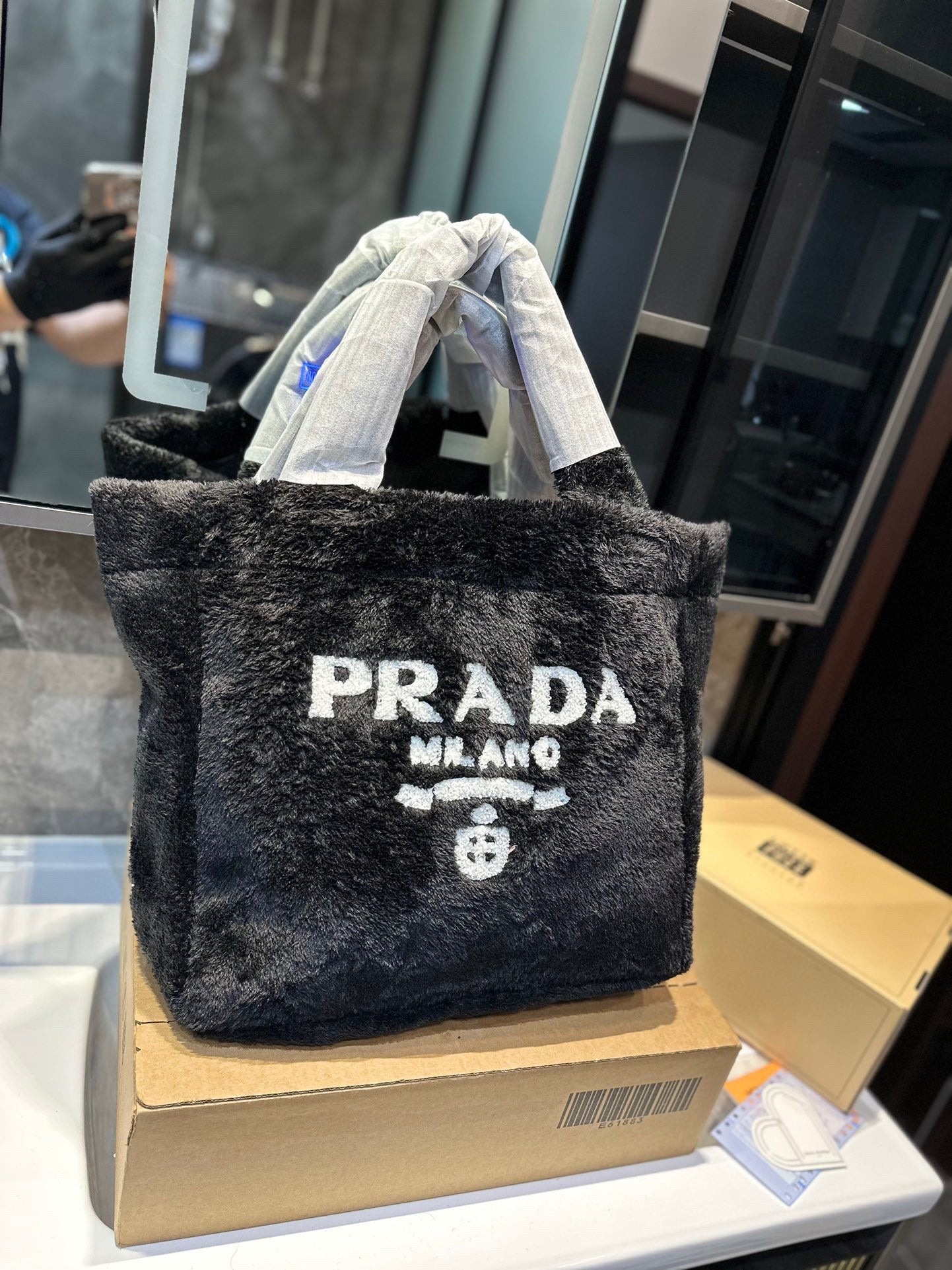 PRADA-553