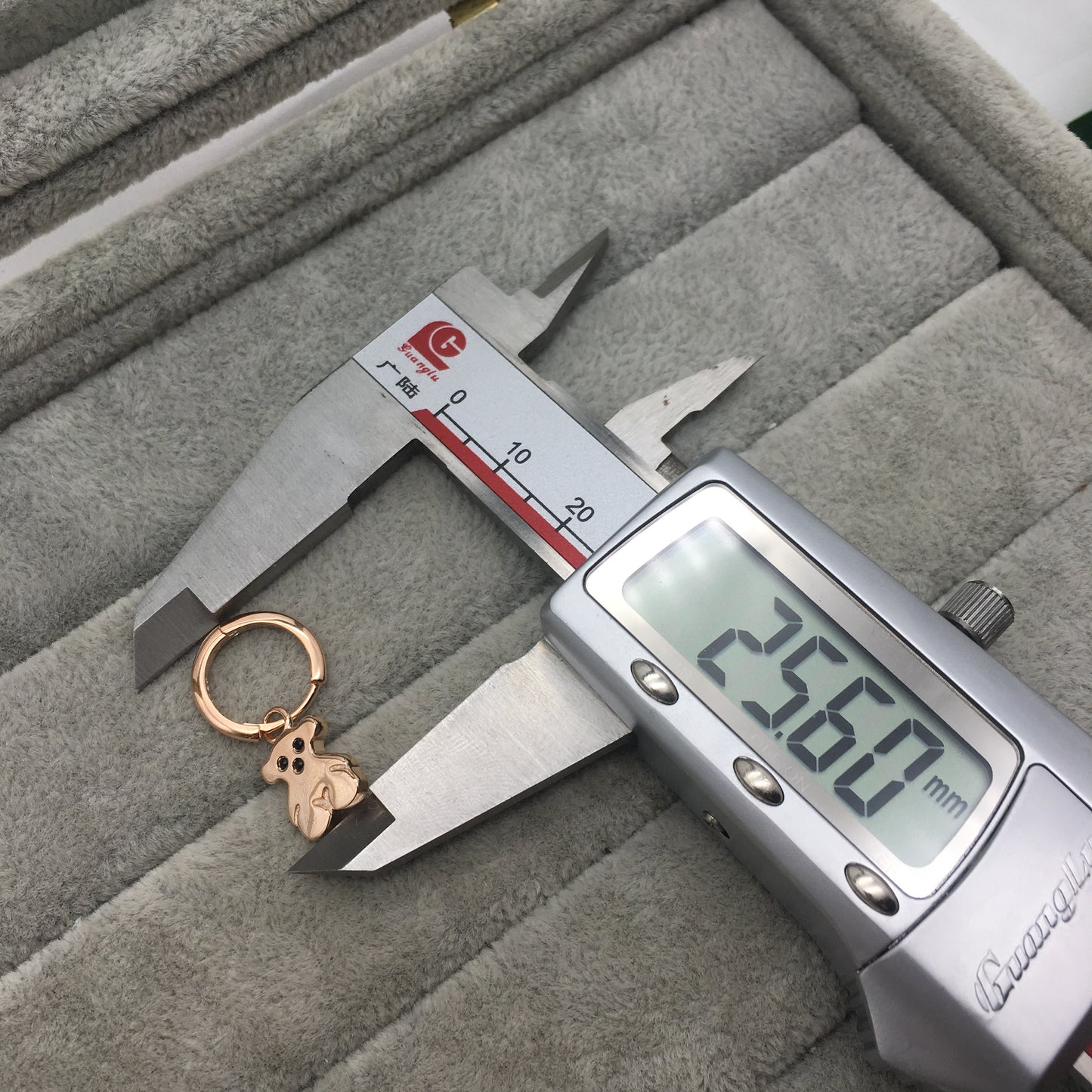415903590