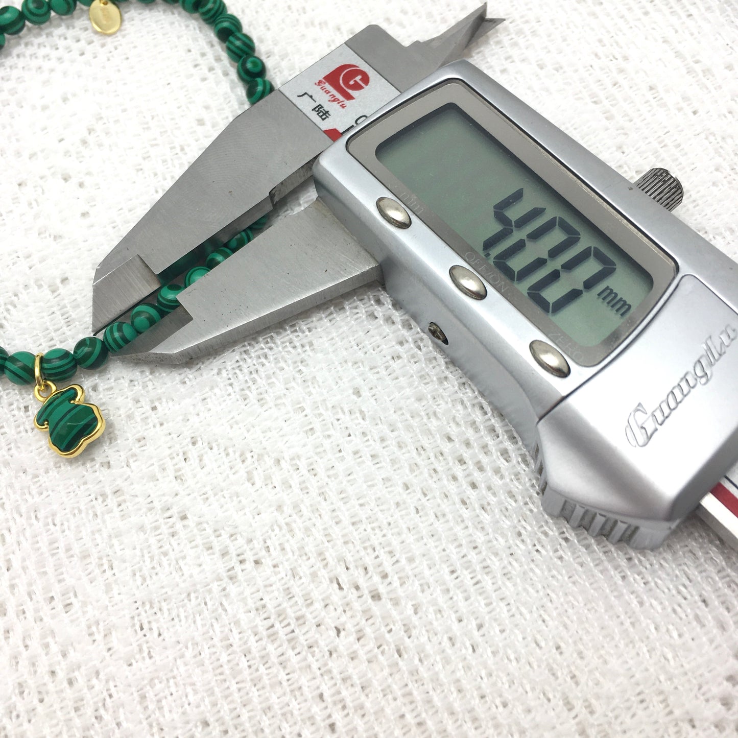 015431600
