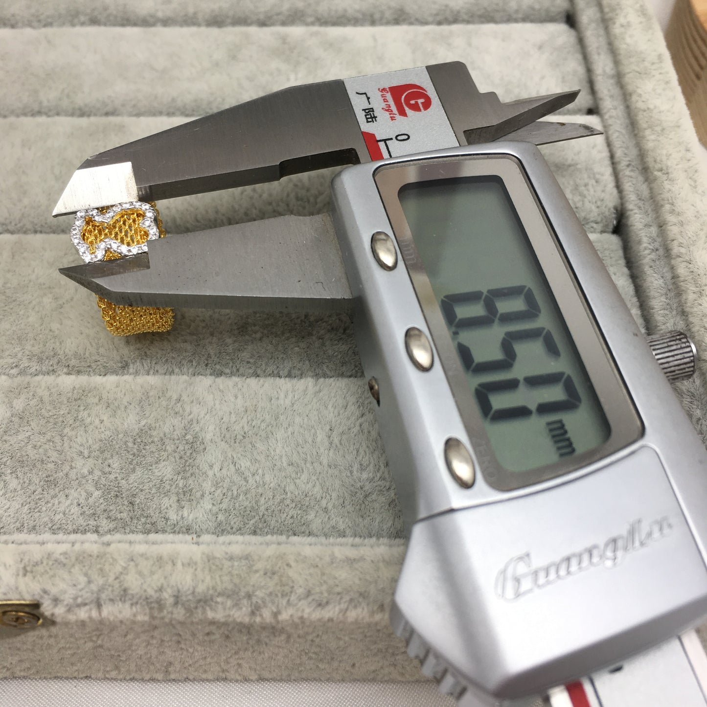 613105100