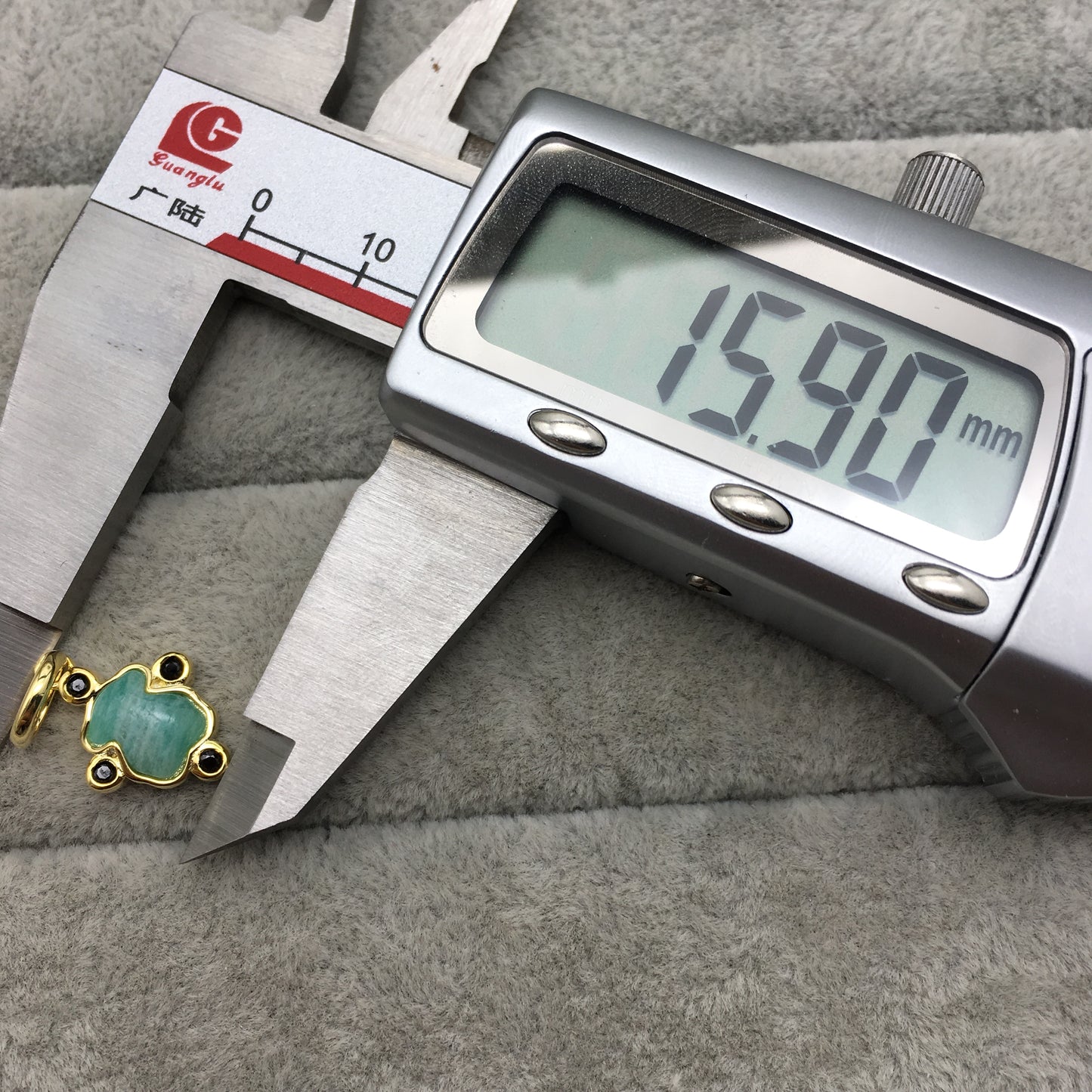 815434570