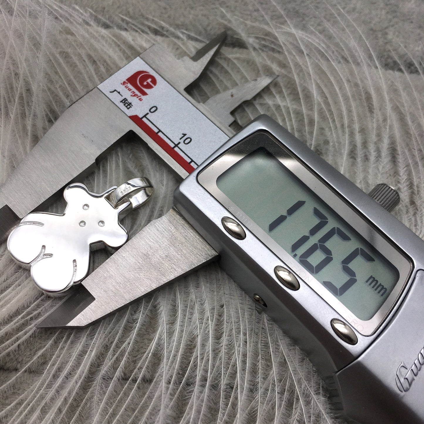415900172