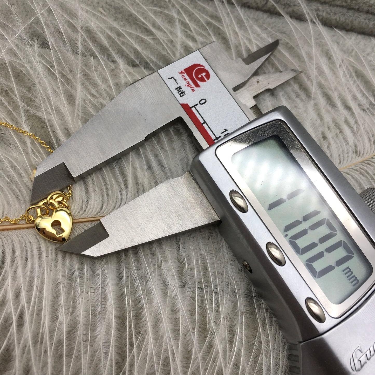 15301000