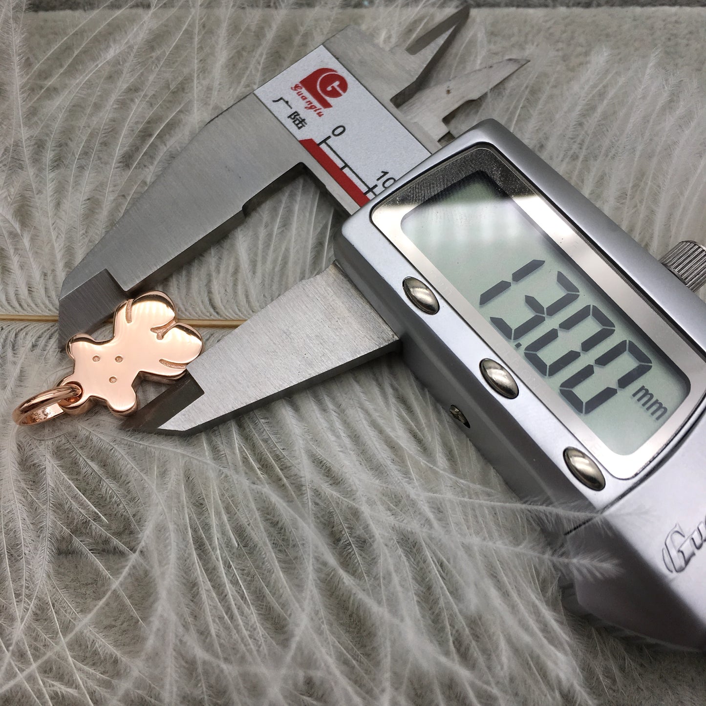 615904881