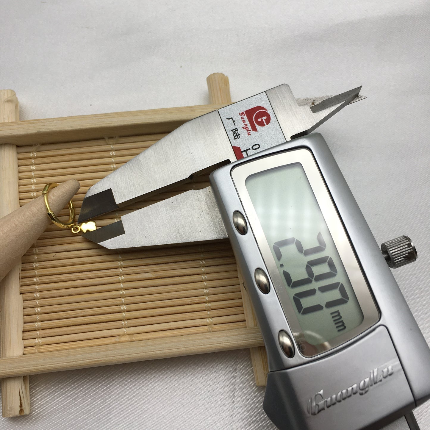 018153570