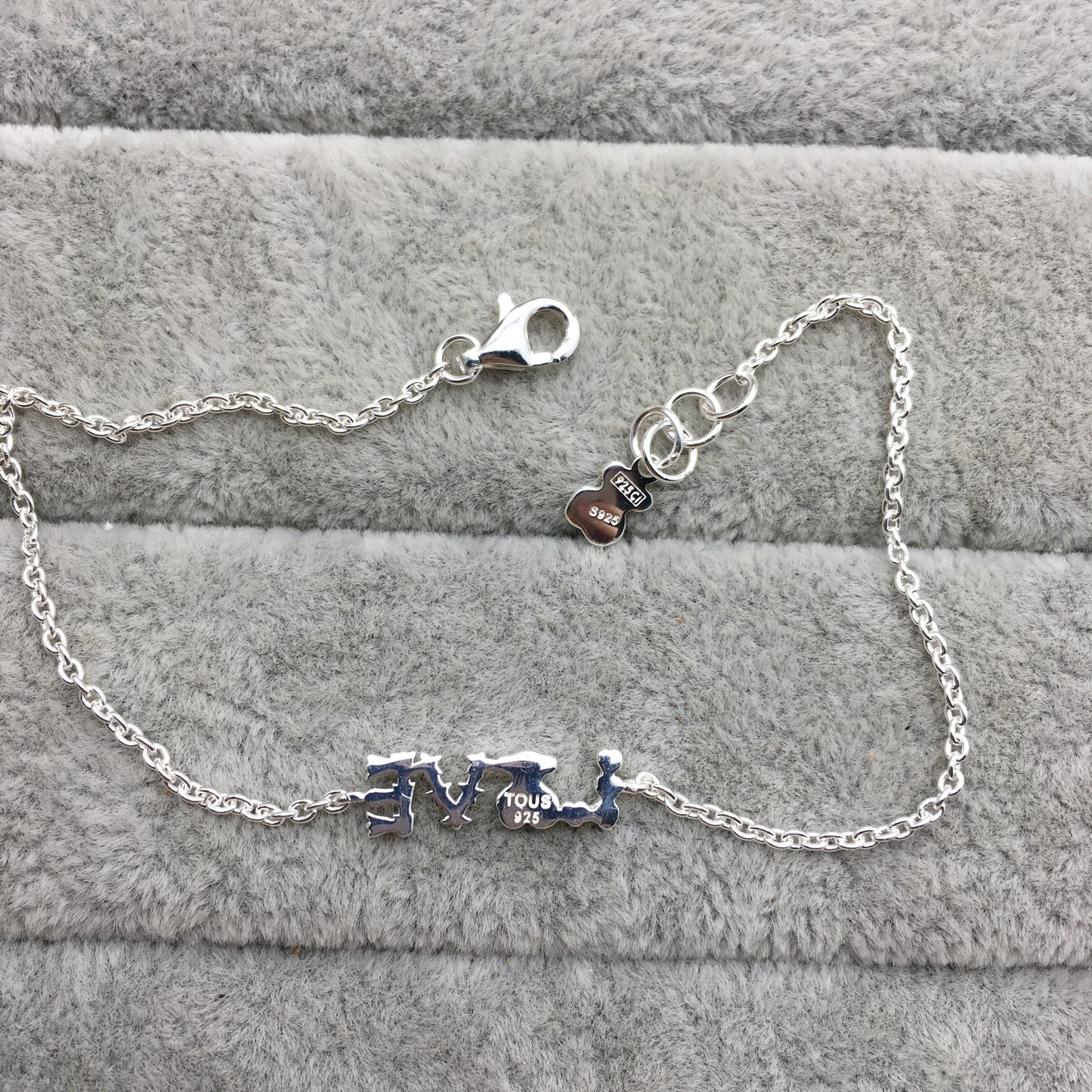 915301580