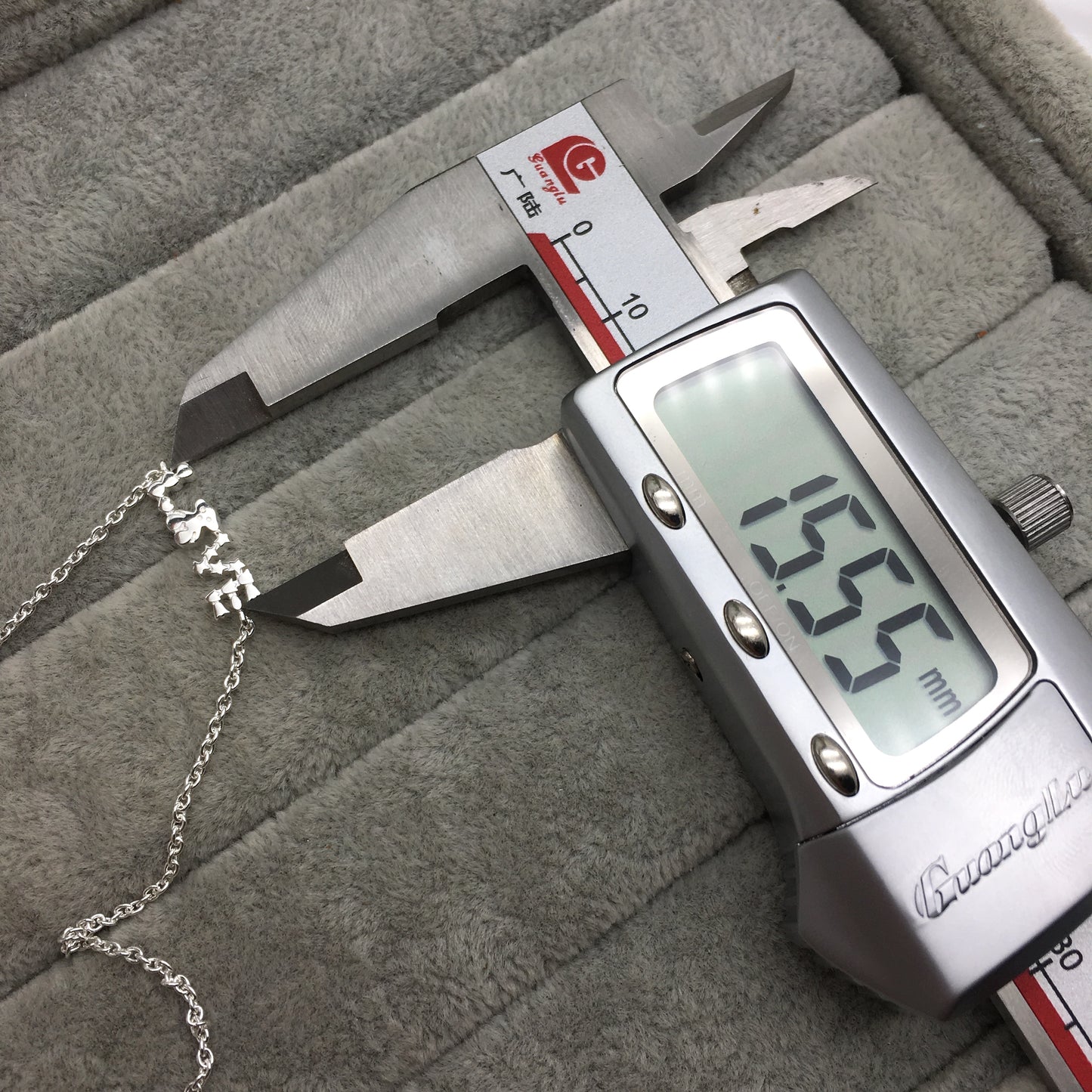 915301580