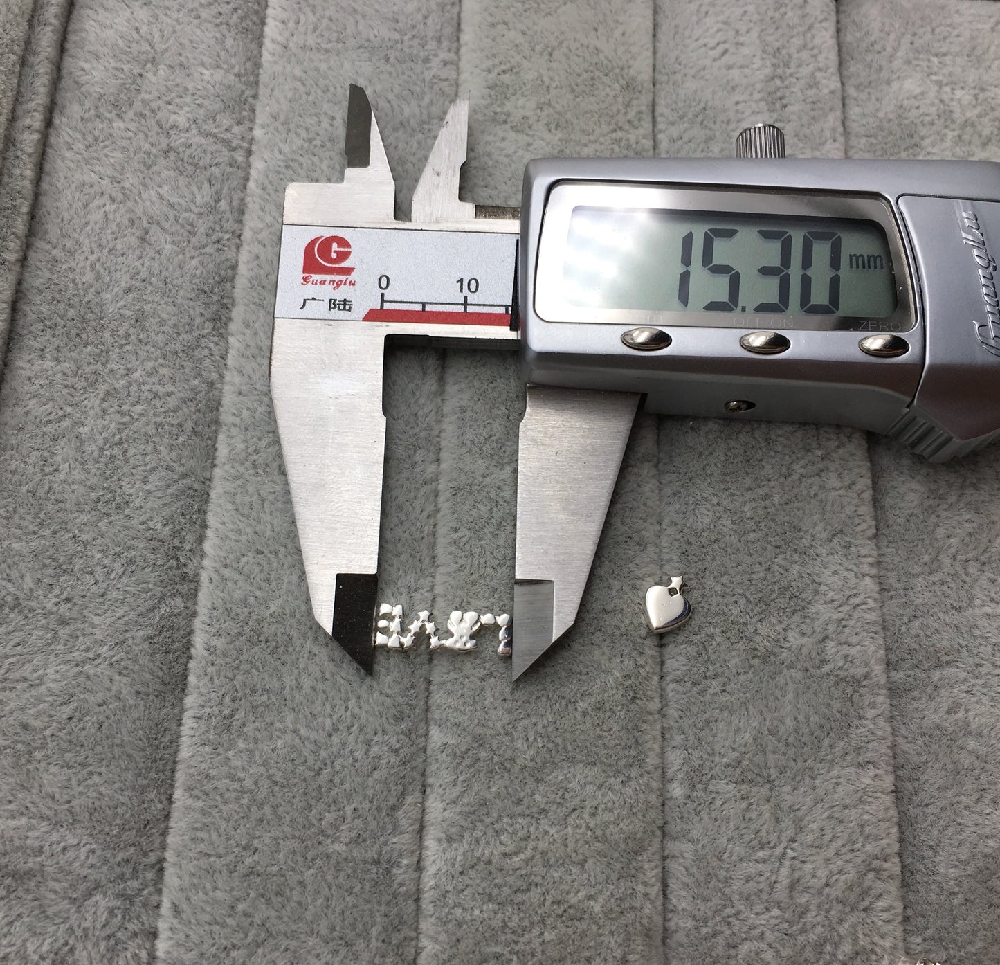915303520