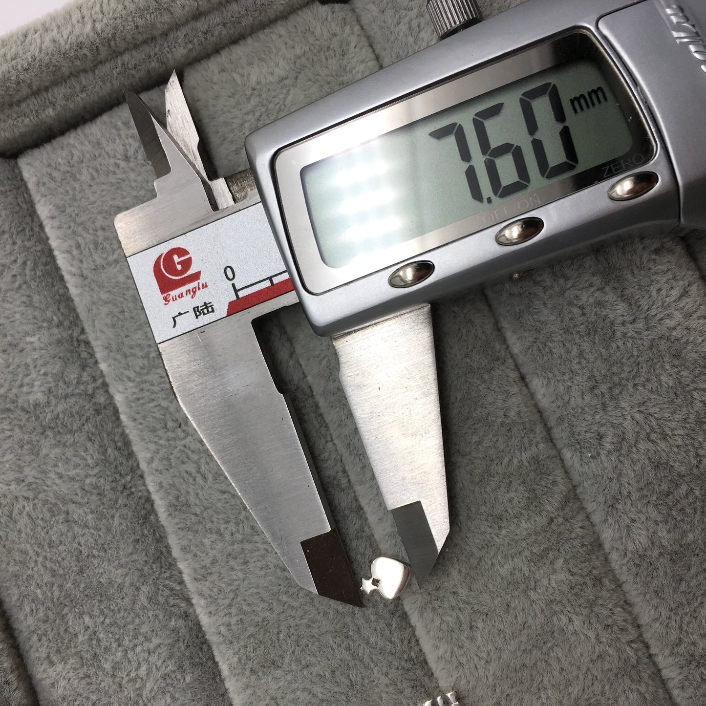 915303520