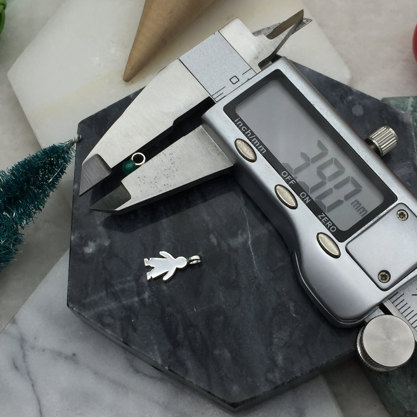 912784530