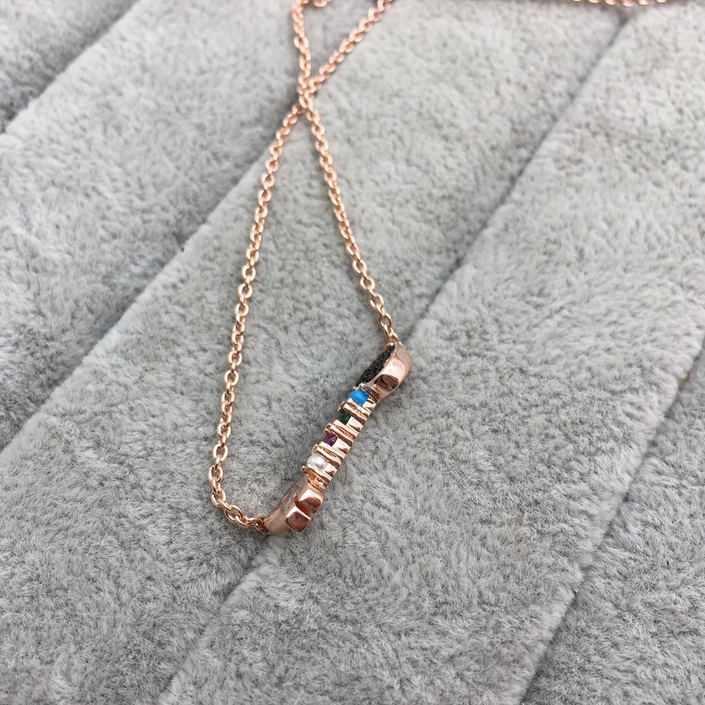 915302500