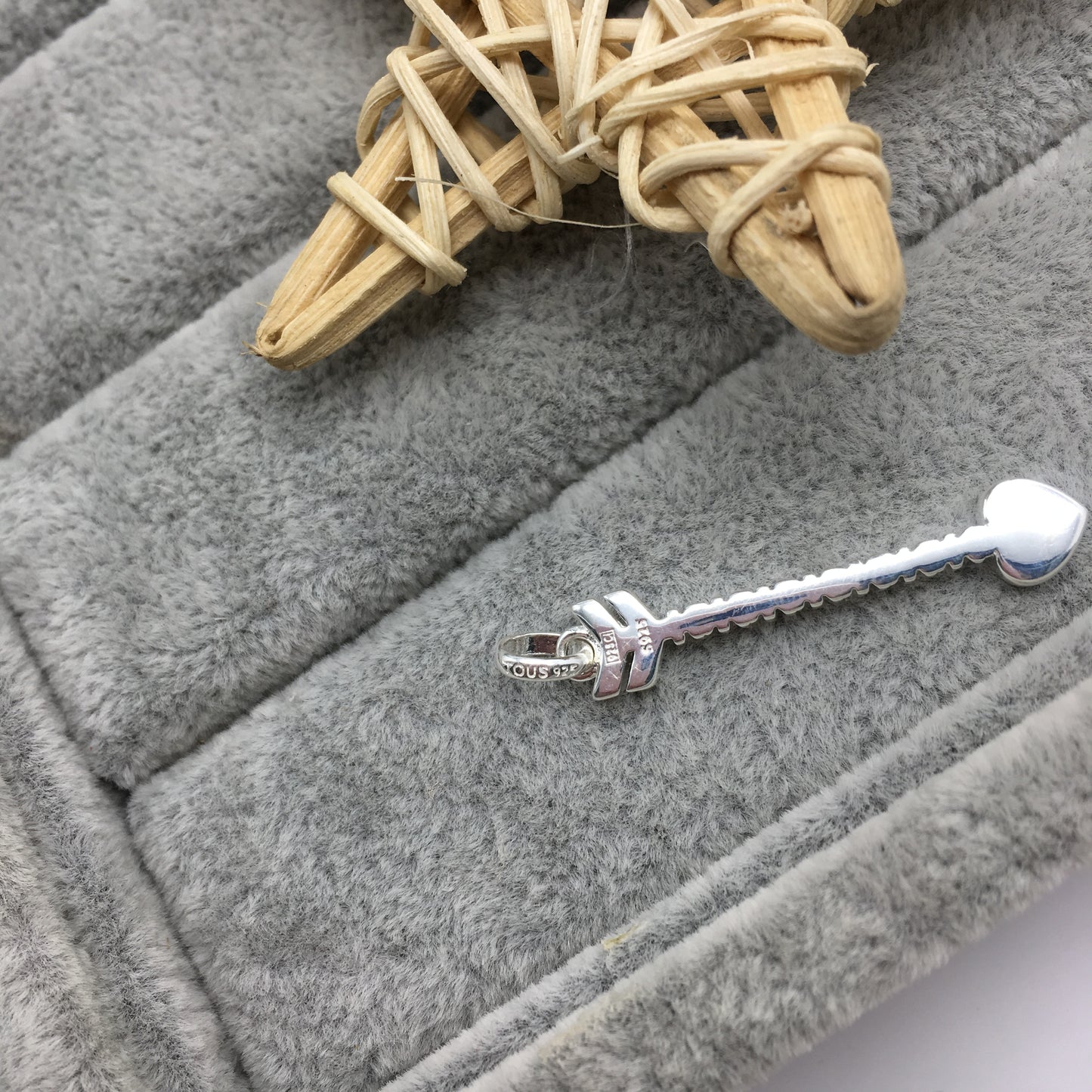 915304580