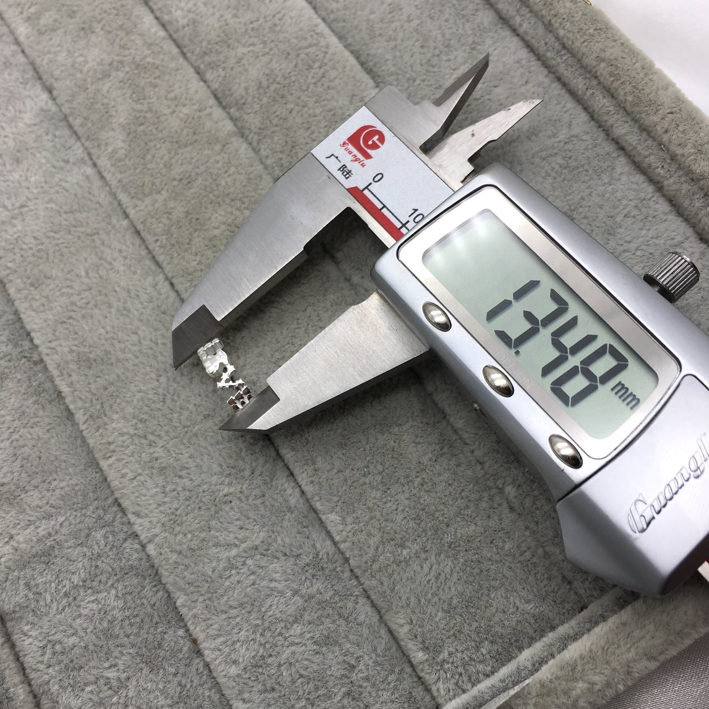915305530