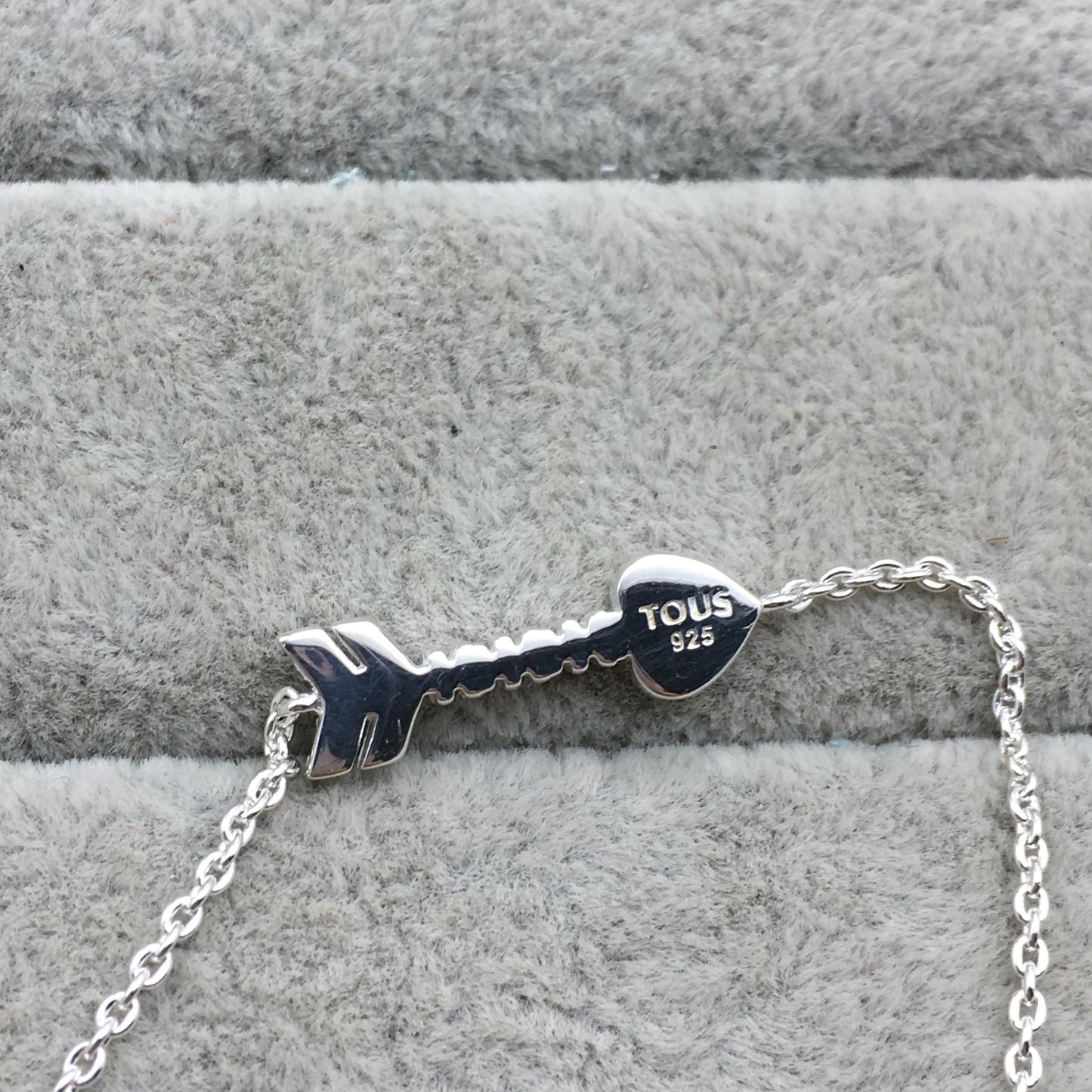915301560
