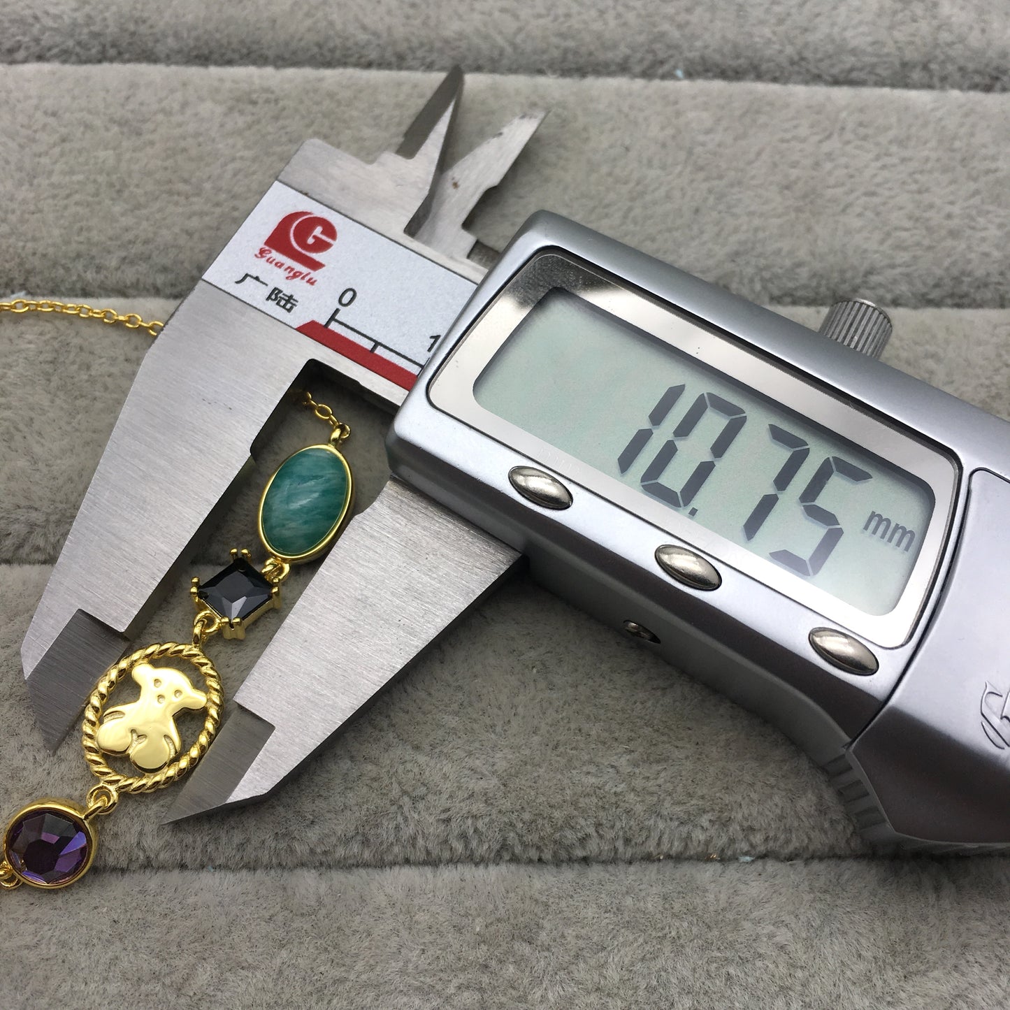 712321560