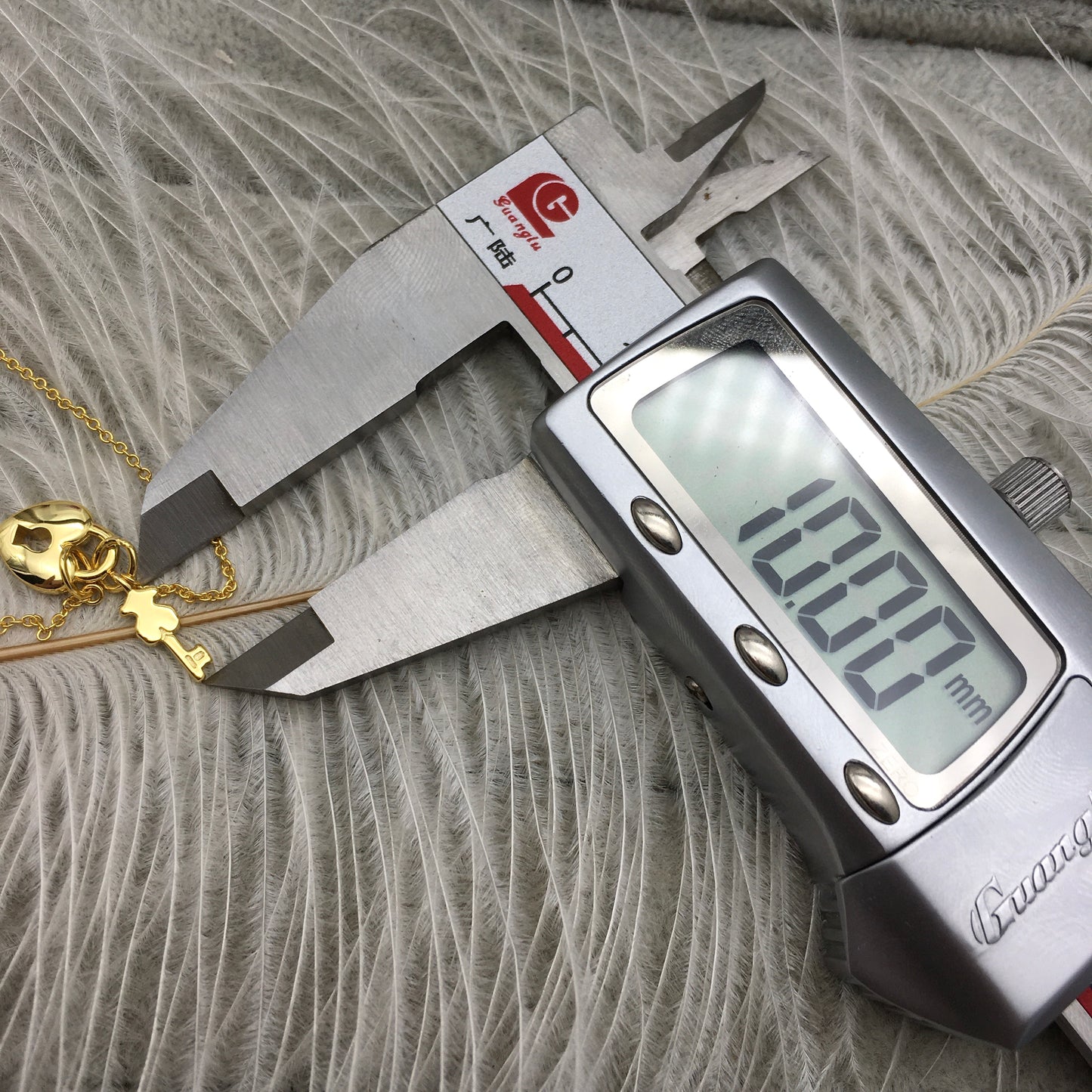 15301000