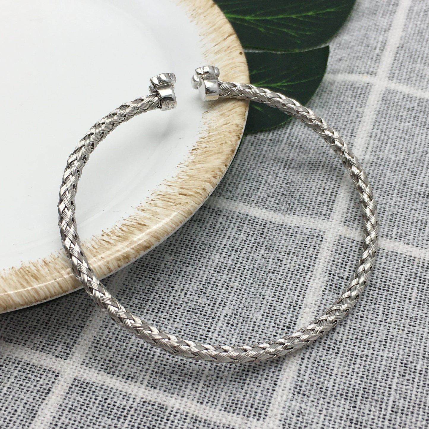 918631000