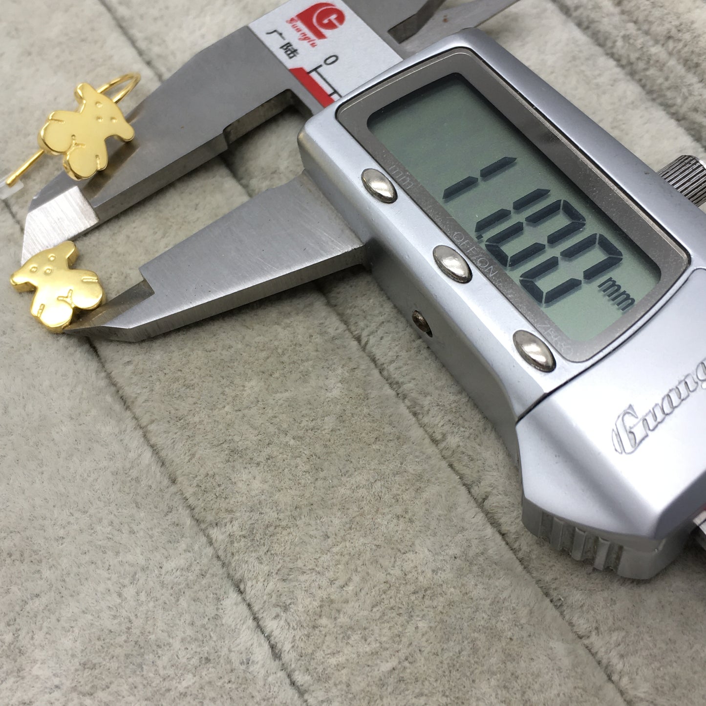 615902212