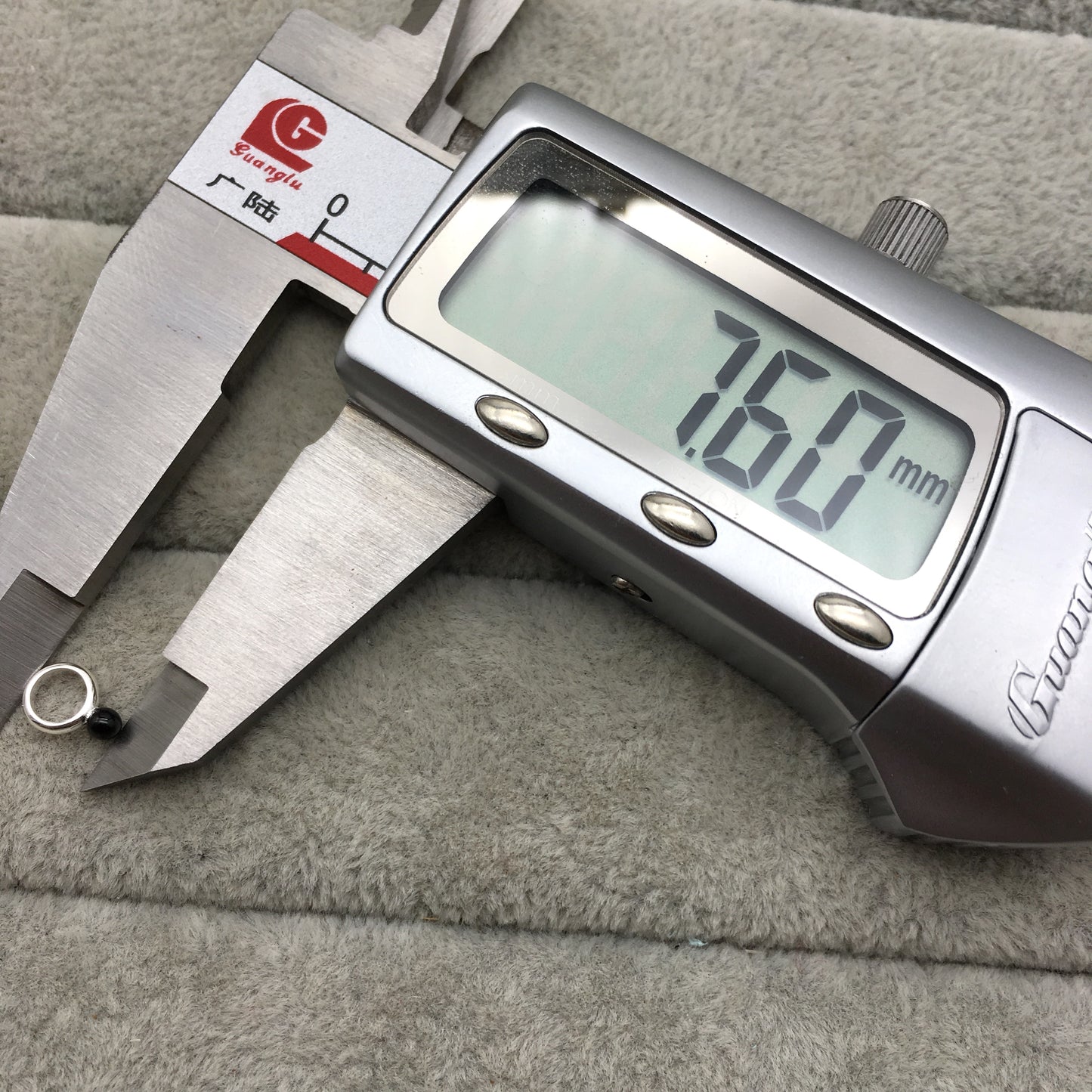 912784520
