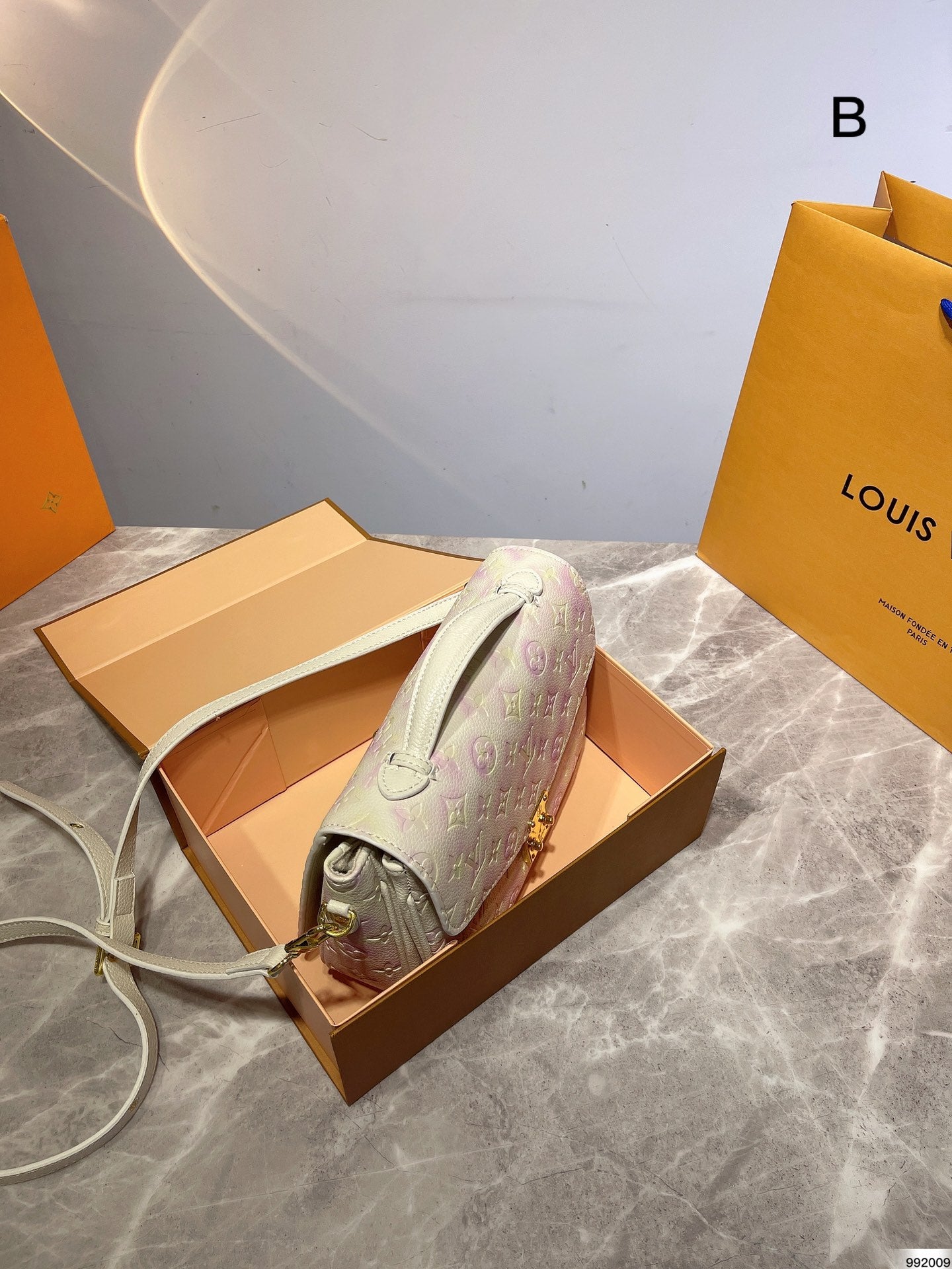 LV-BAG272