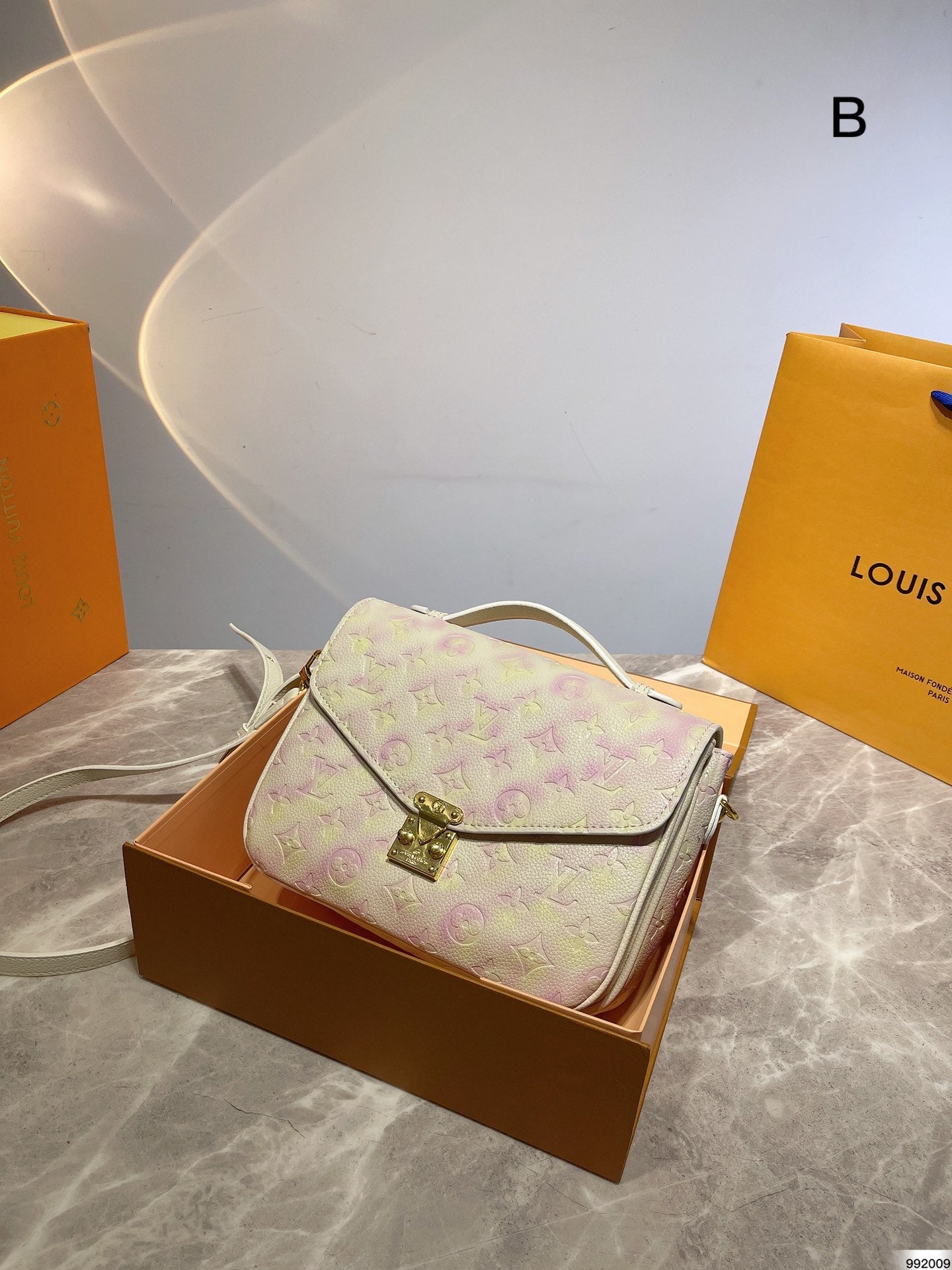 LV-BAG272