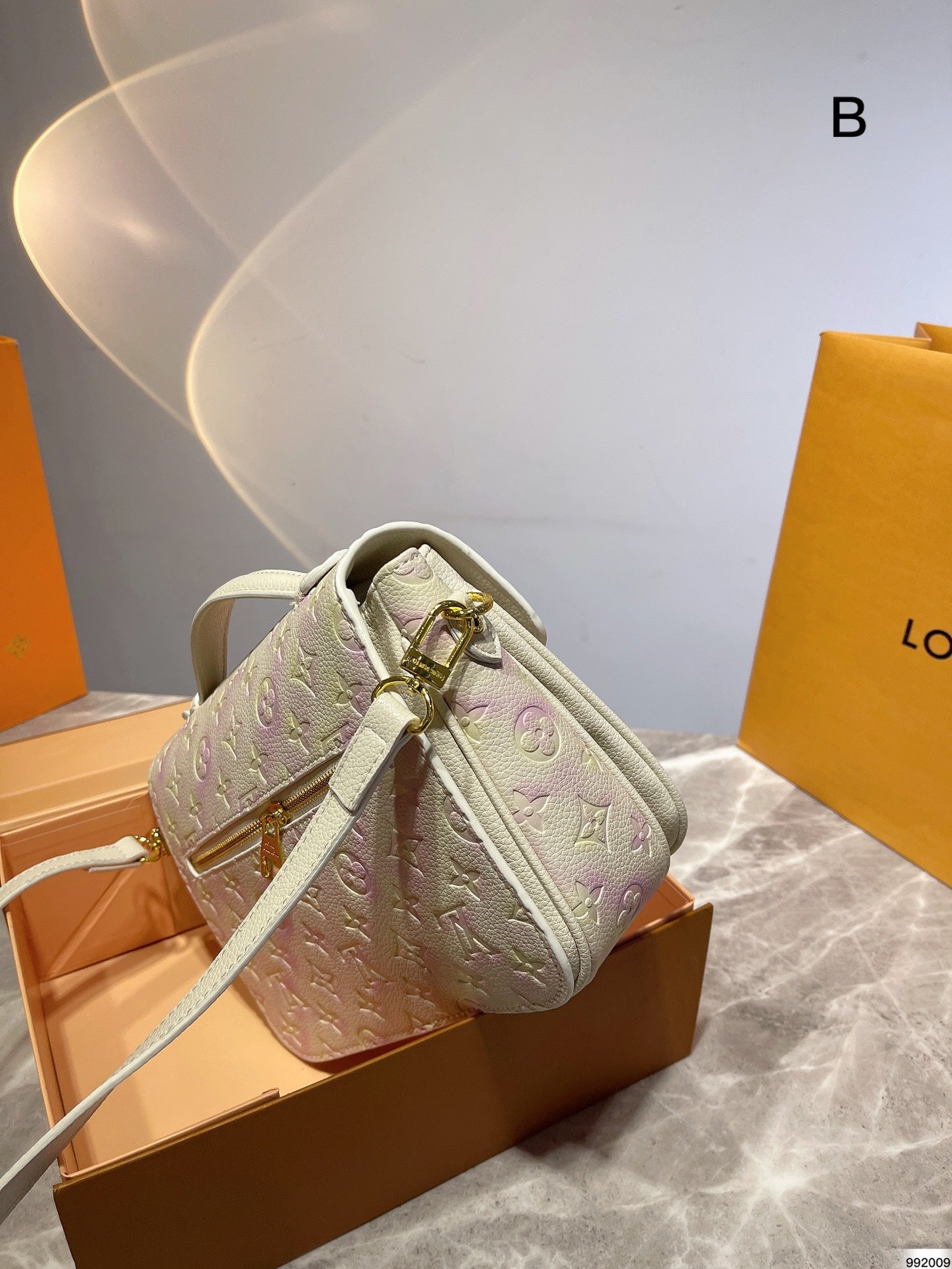 LV-BAG272
