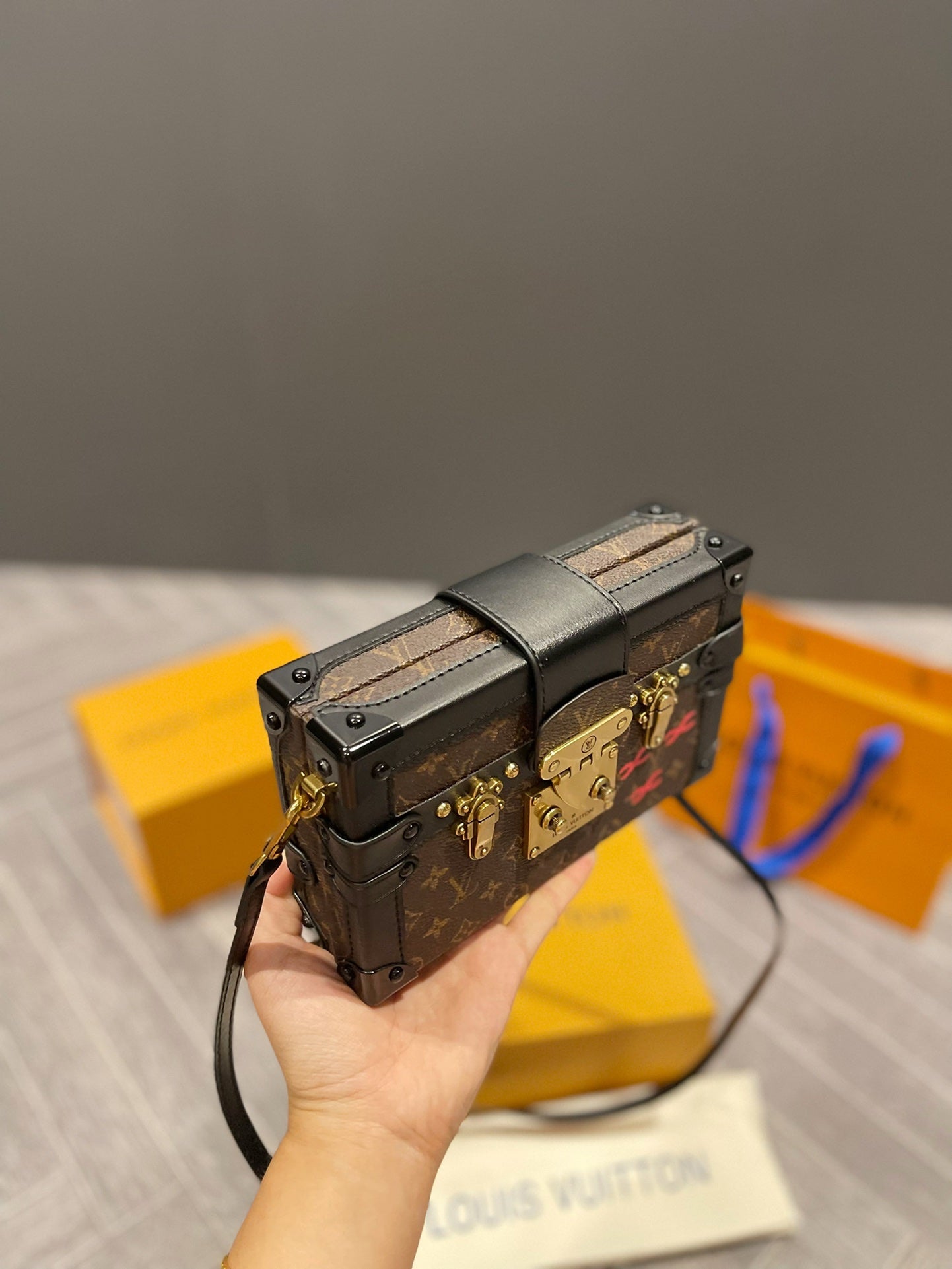 LV-BAG297