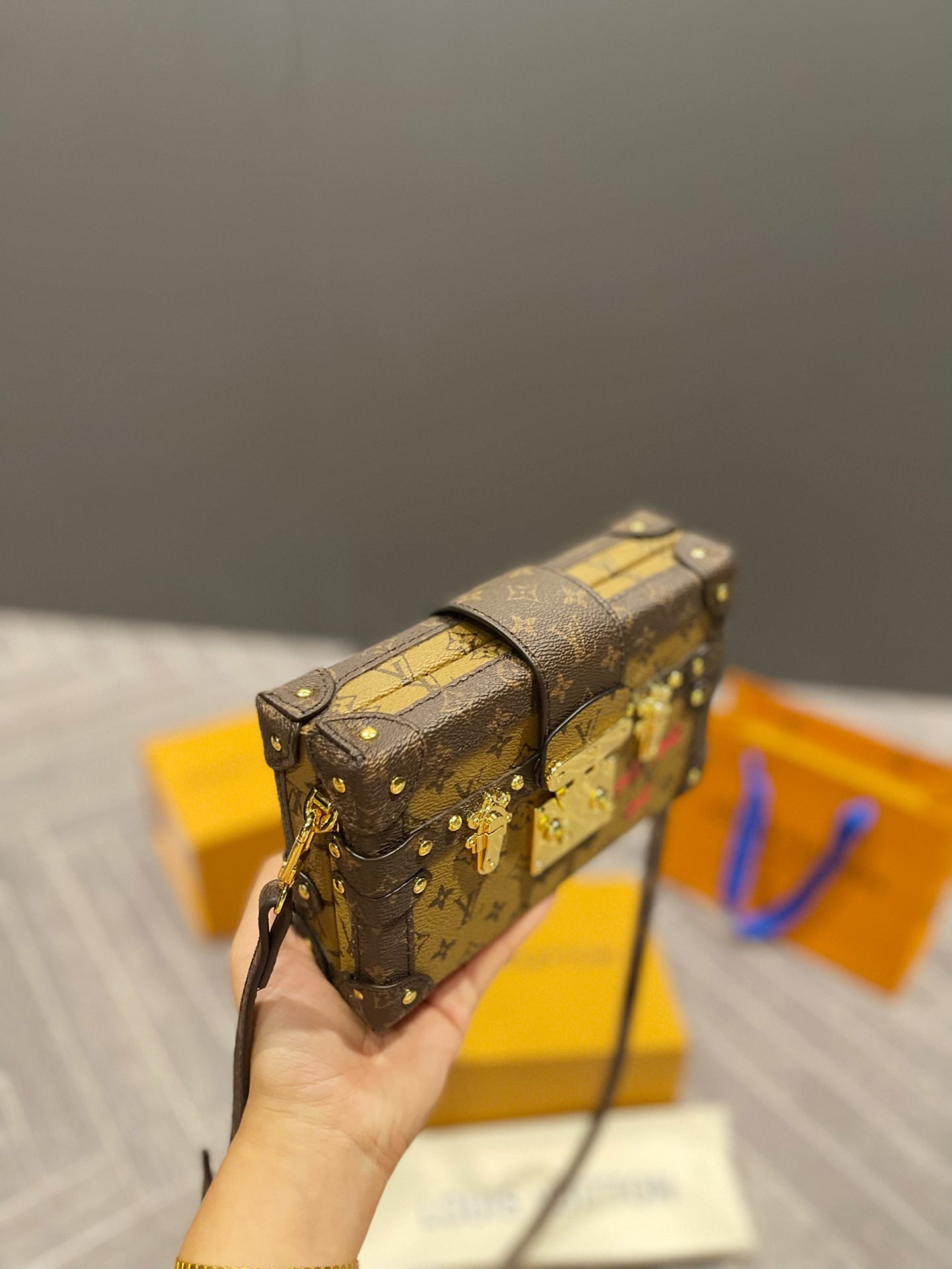 LV-BAG296