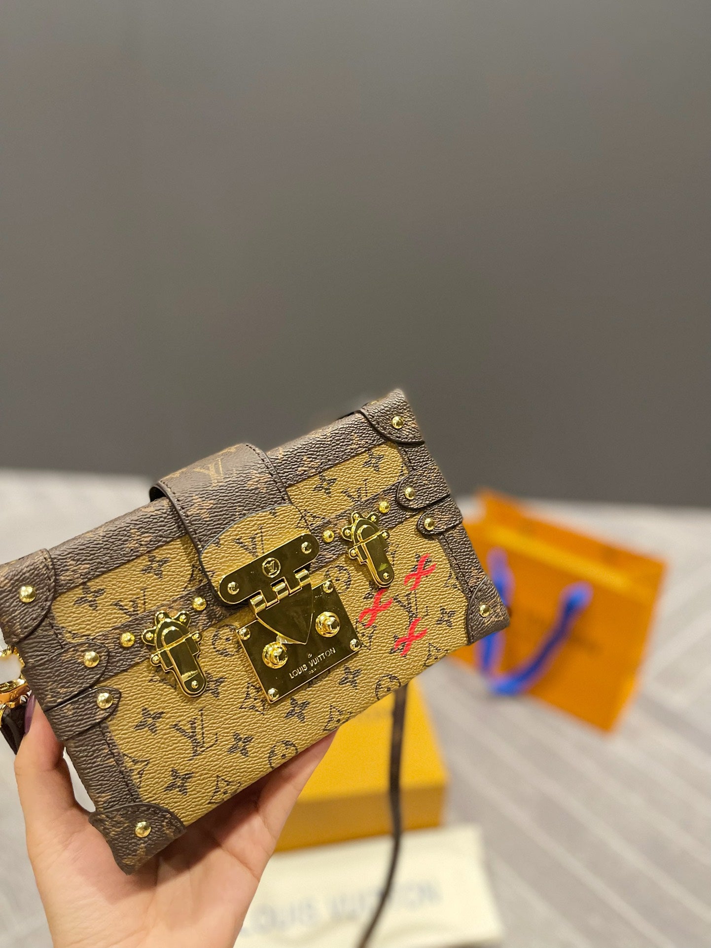 LV-BAG296