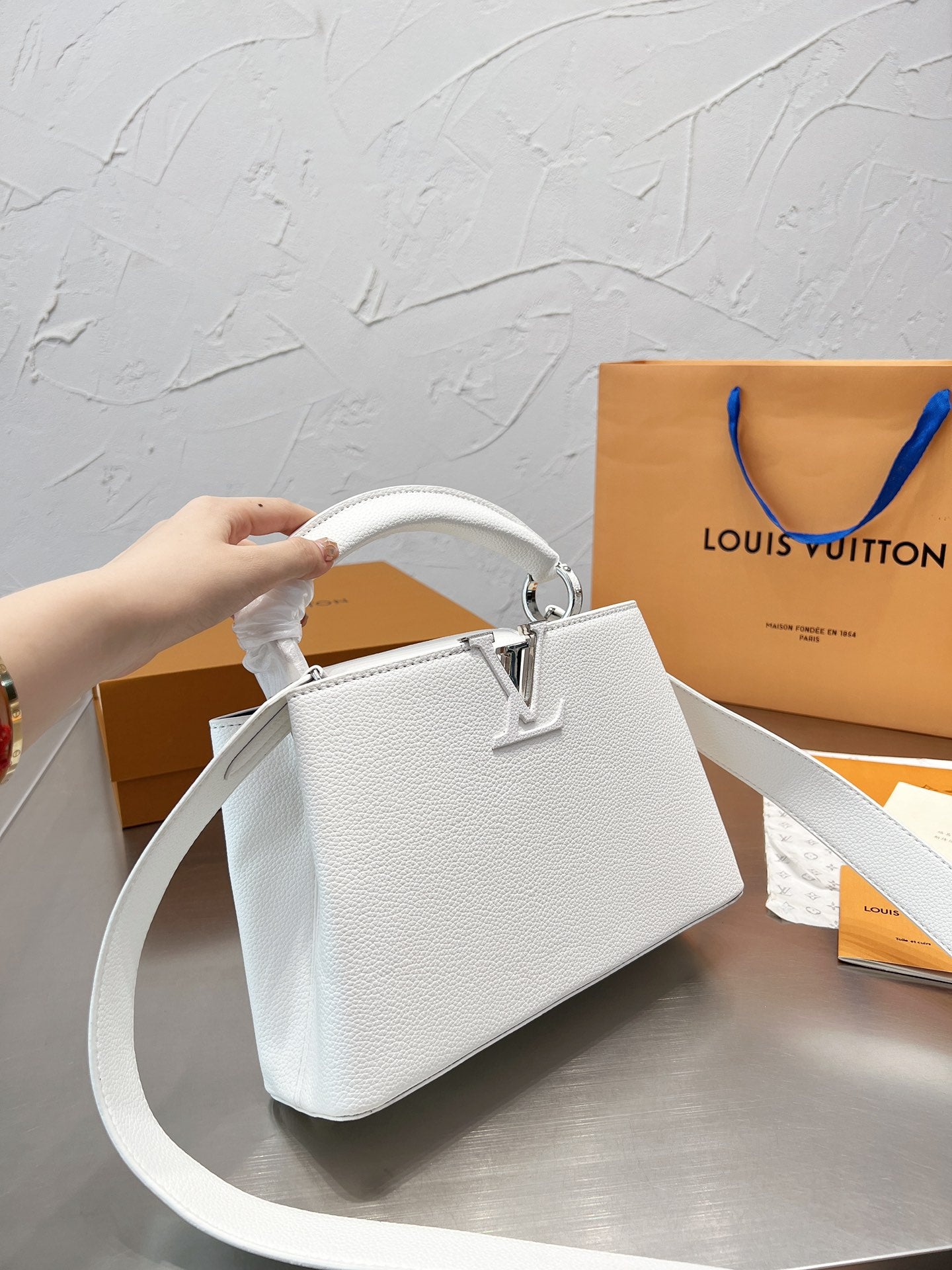 LV-BAG332