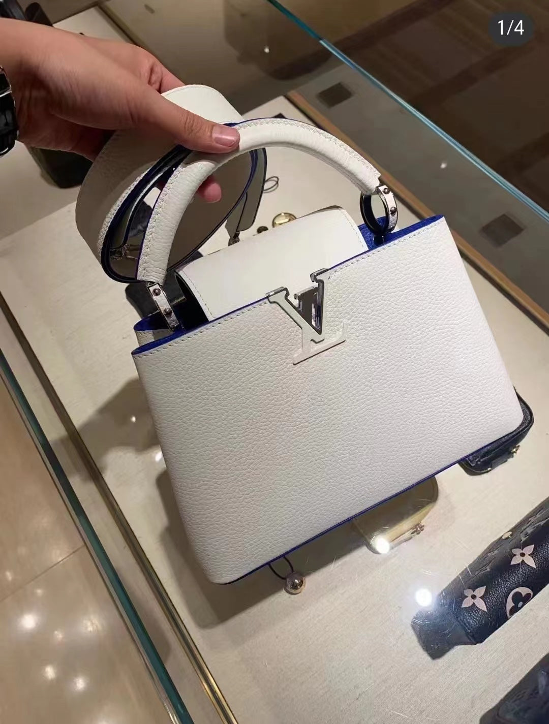 LV-BAG329